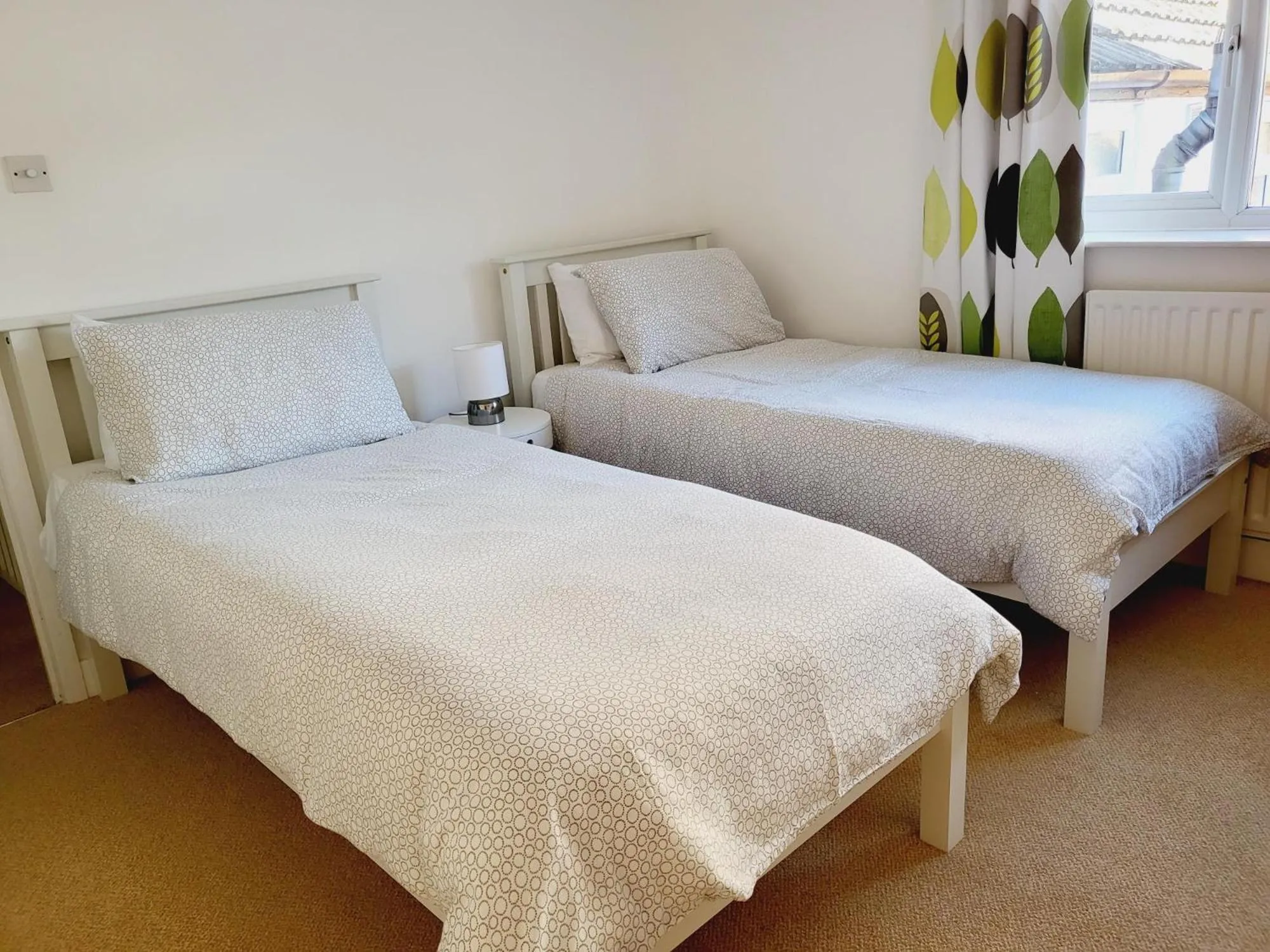 Bedroom, Bed in Pebble Cottage