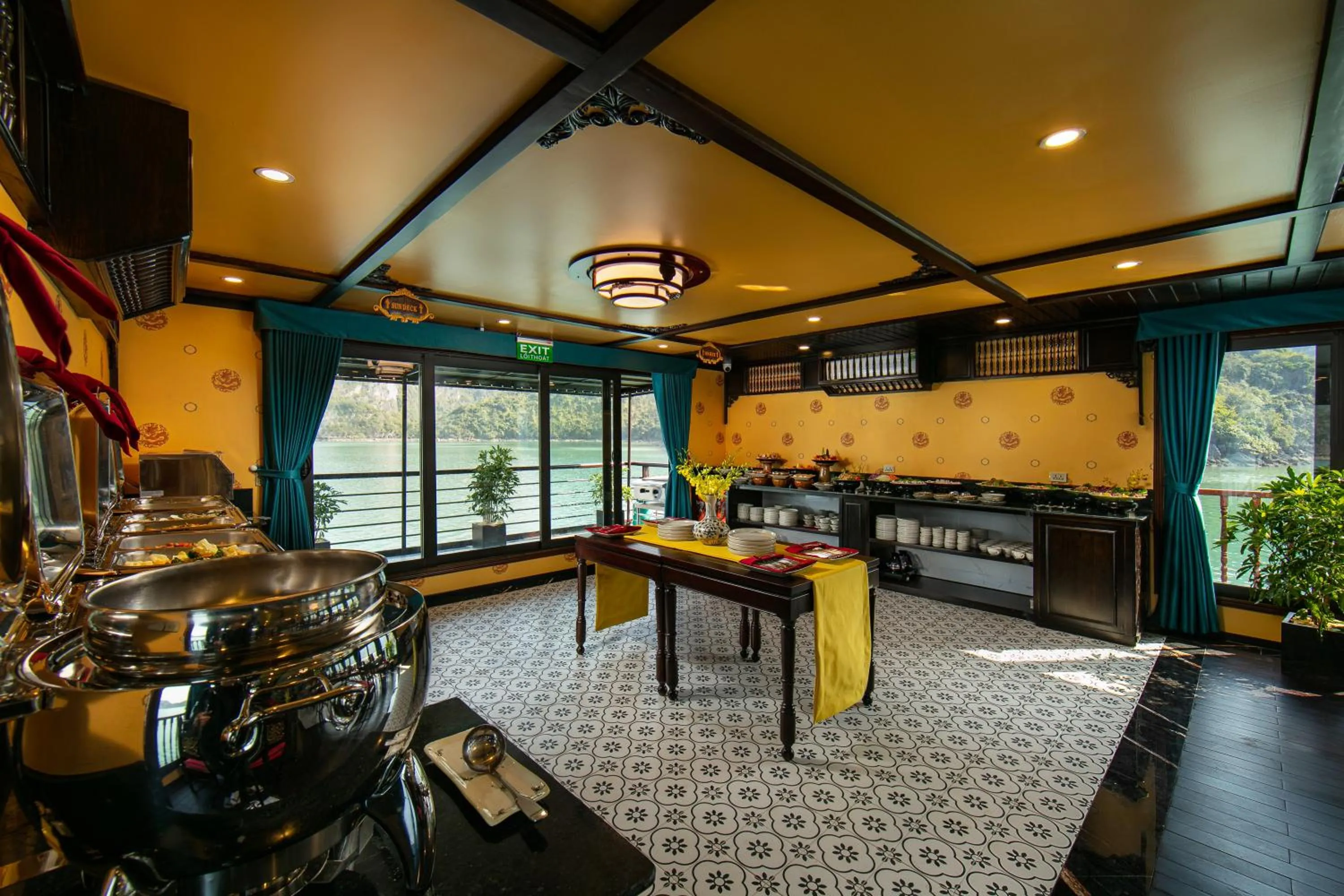 Restaurant/places to eat in Nostalgia Halong Cruise