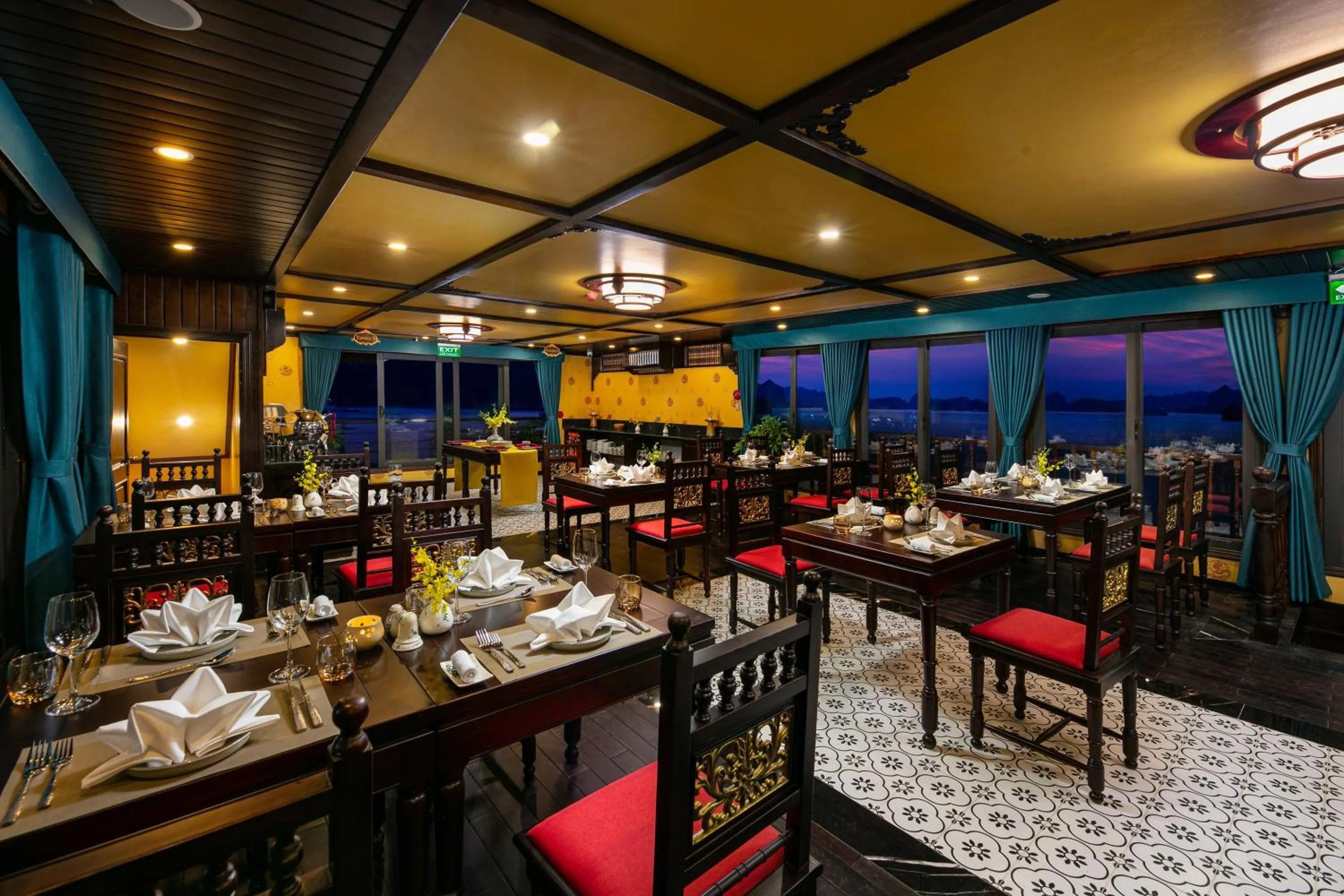 Restaurant/places to eat in Nostalgia Halong Cruise