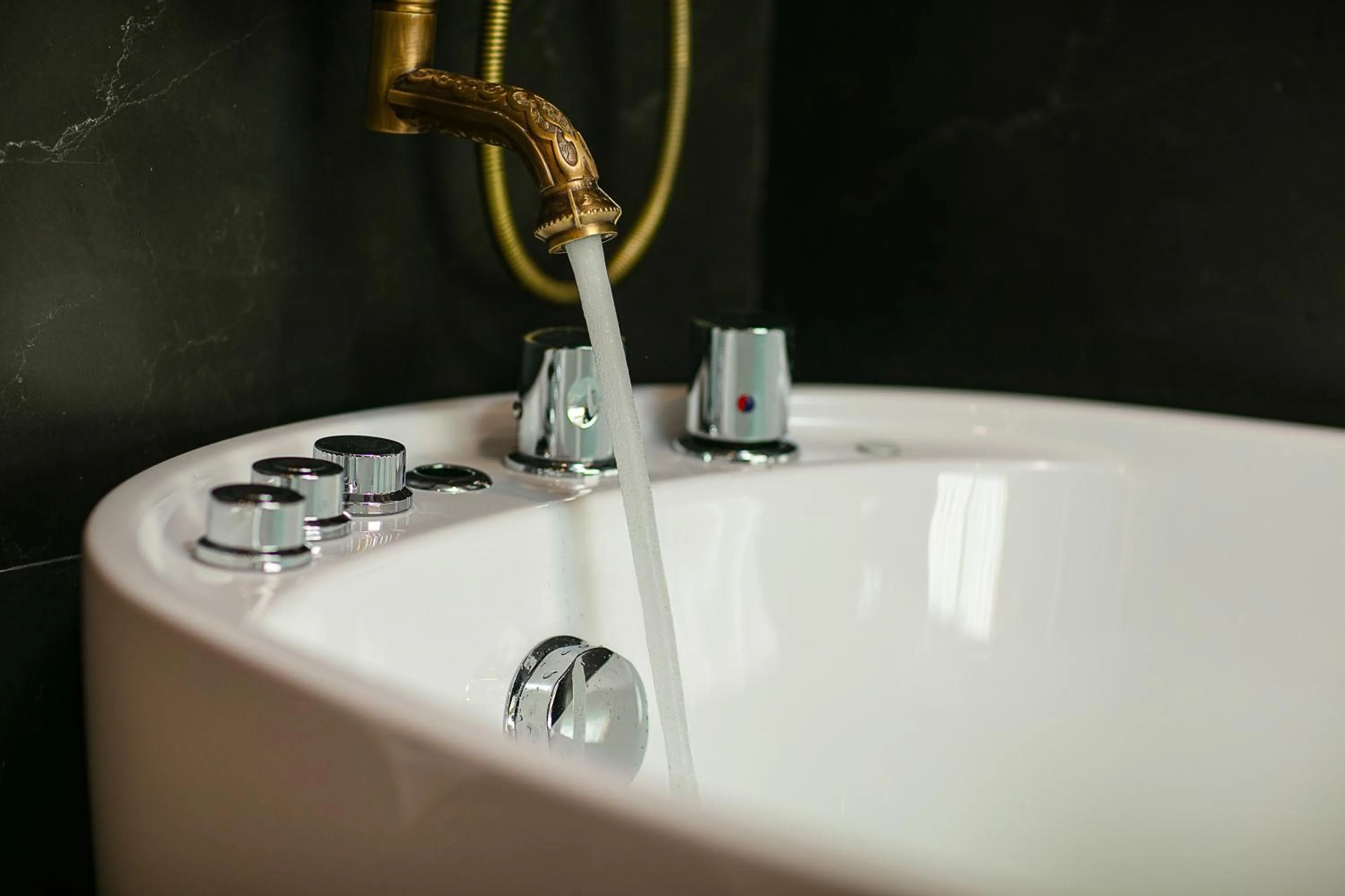 Bathroom in Nostalgia Halong Cruise