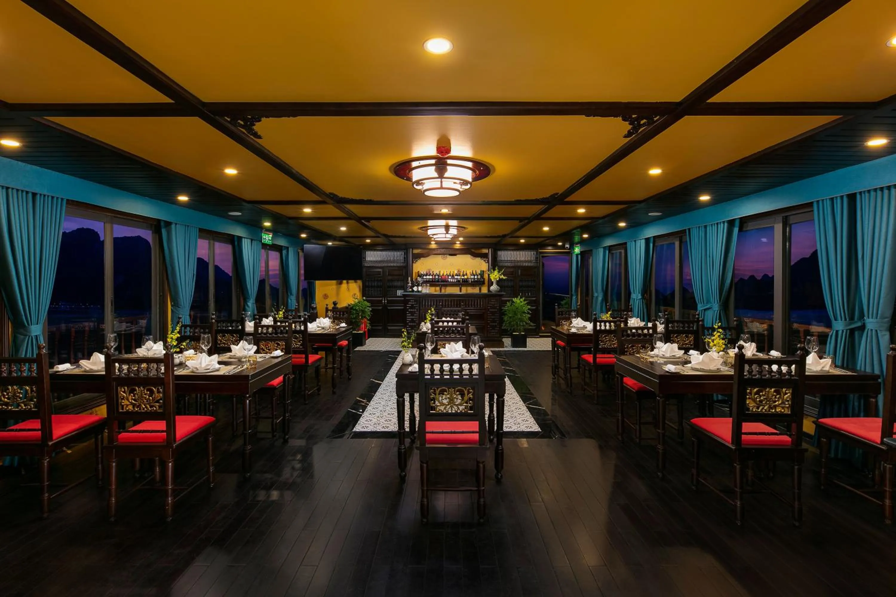 Restaurant/places to eat in Nostalgia Halong Cruise