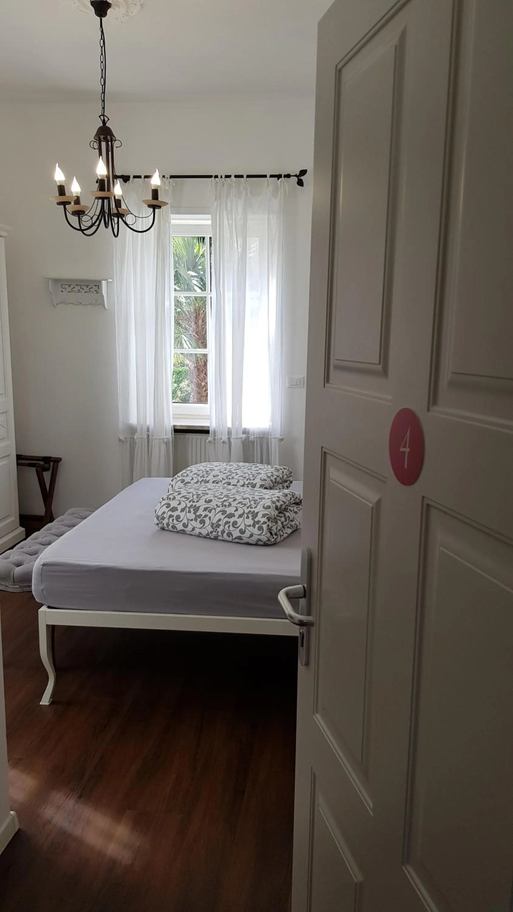 Photo of the whole room, Bed in Garni Villa Tyrol - Adults Only