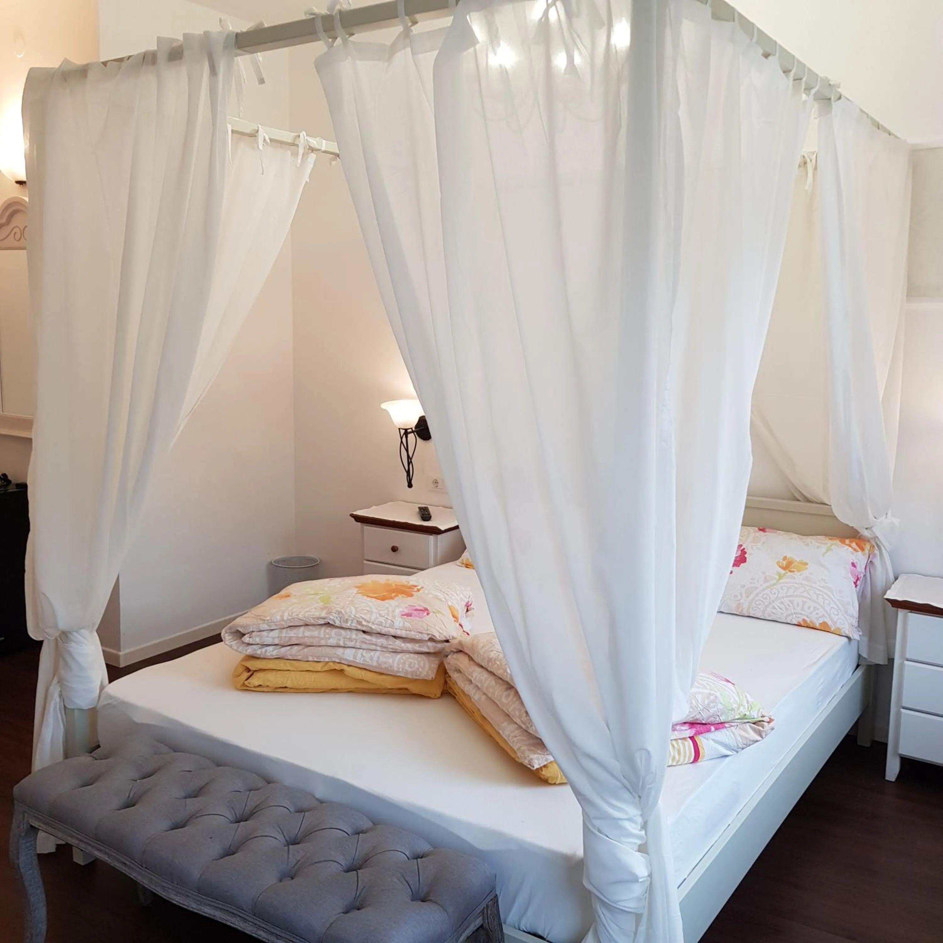 Bed in Garni Villa Tyrol - Adults Only