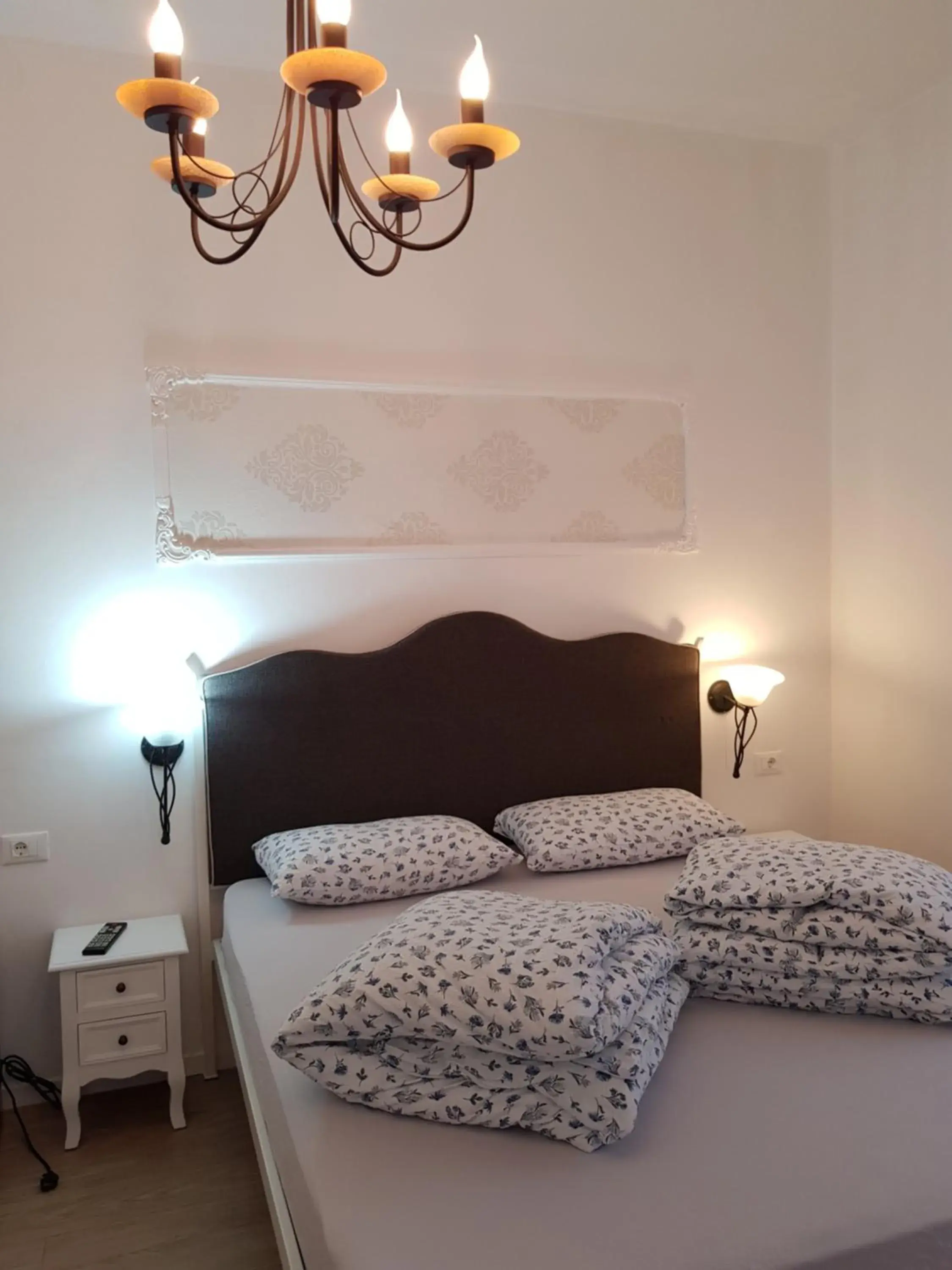 Queen Room with Balcony in Garni Villa Tyrol - Adults Only Queen Room with Balcony in Garni Villa Tyrol - Adults Only