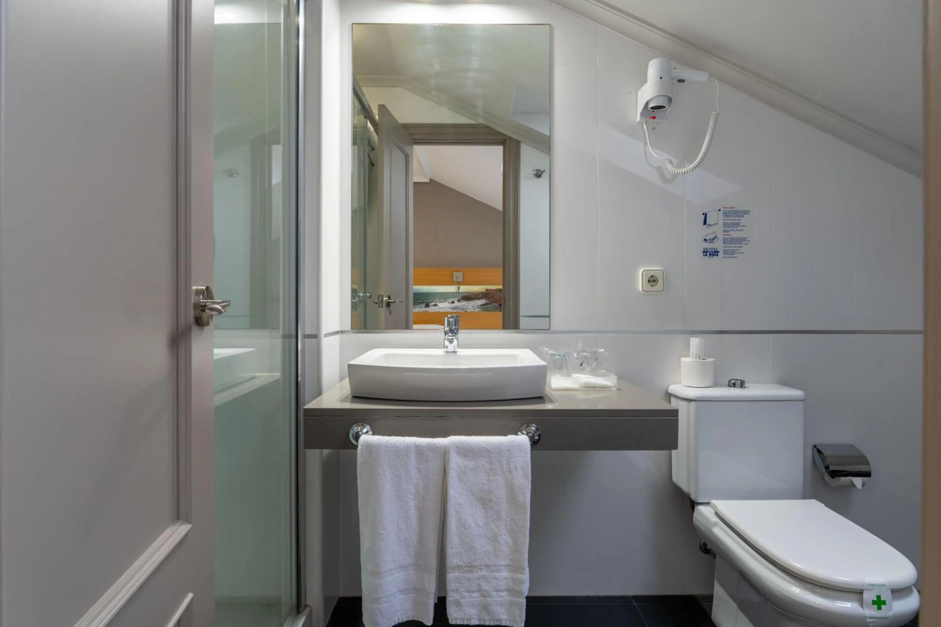 Bathroom in Chateau La Roca