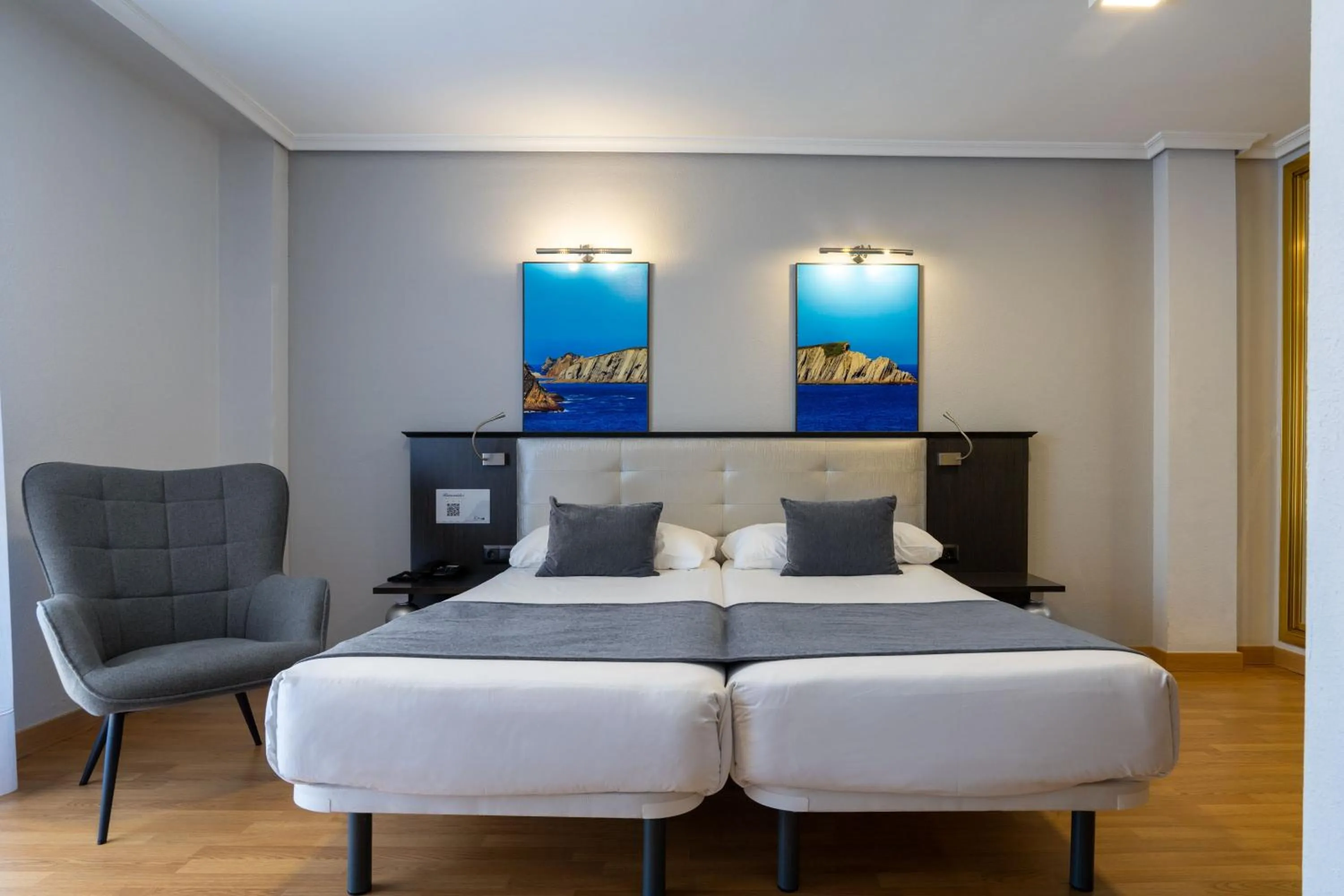 Bedroom, Bed in Chateau La Roca