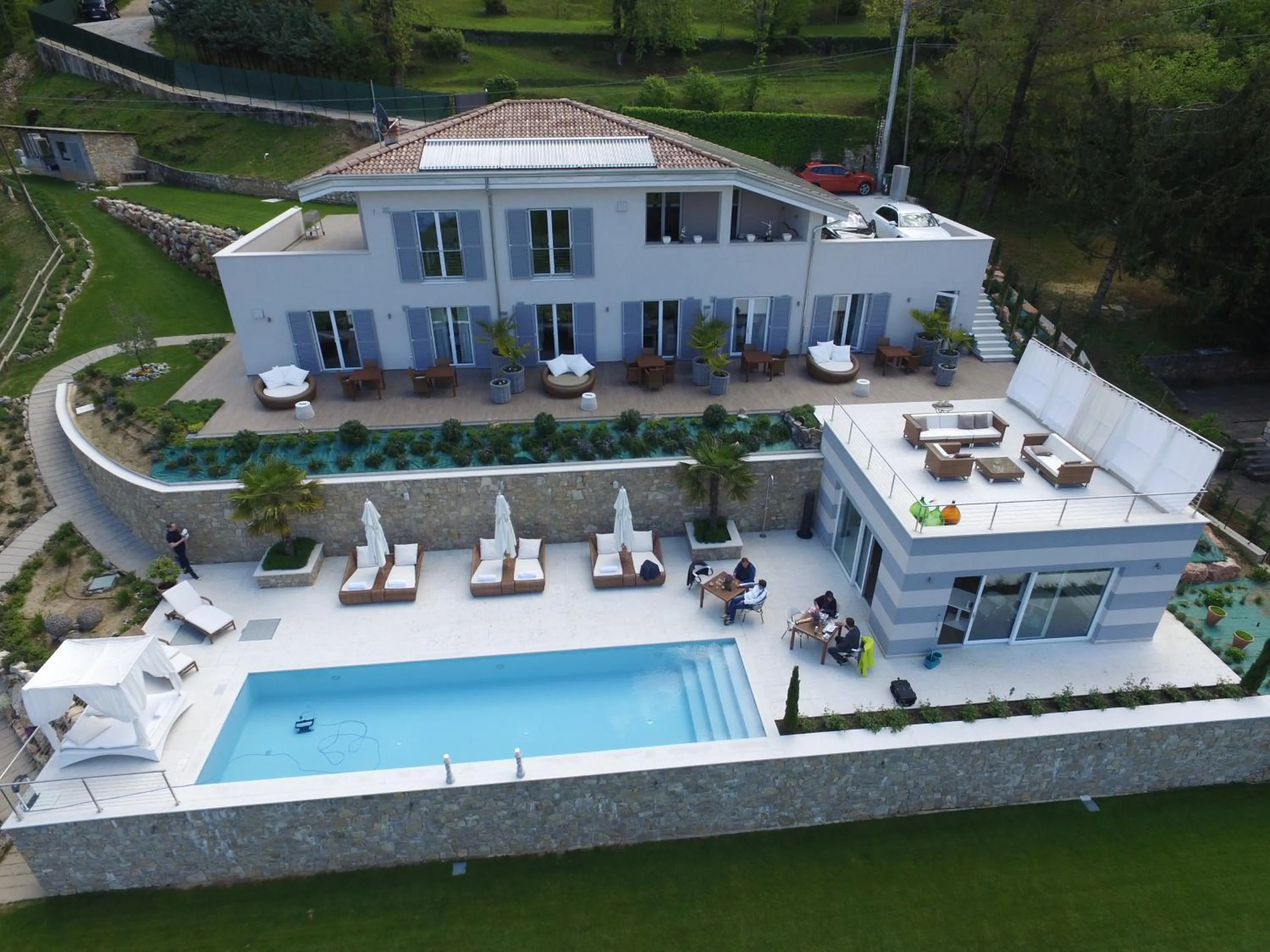 Zeno Suites