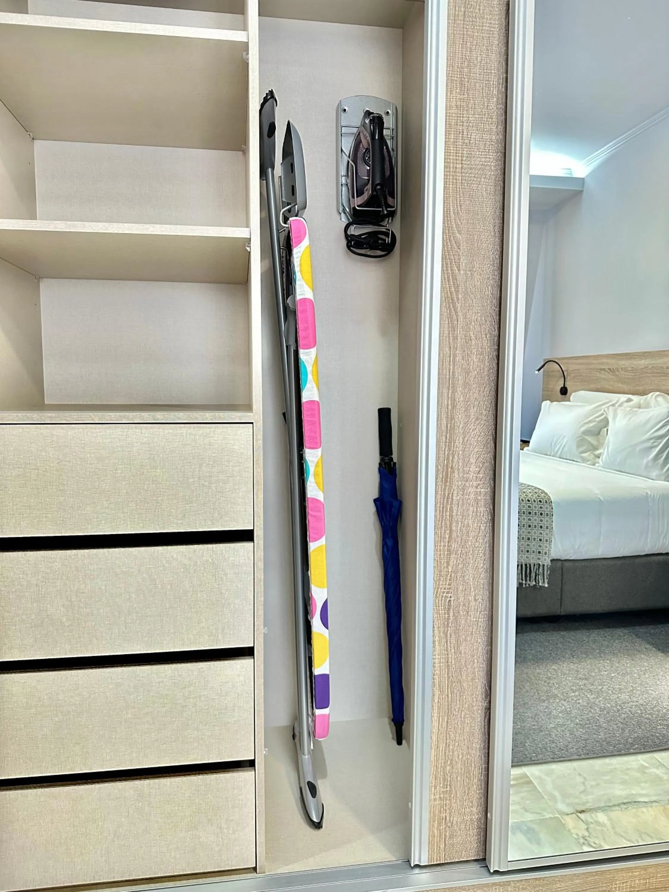 Photo of the whole room, Bed in YOUROPO - Downtown