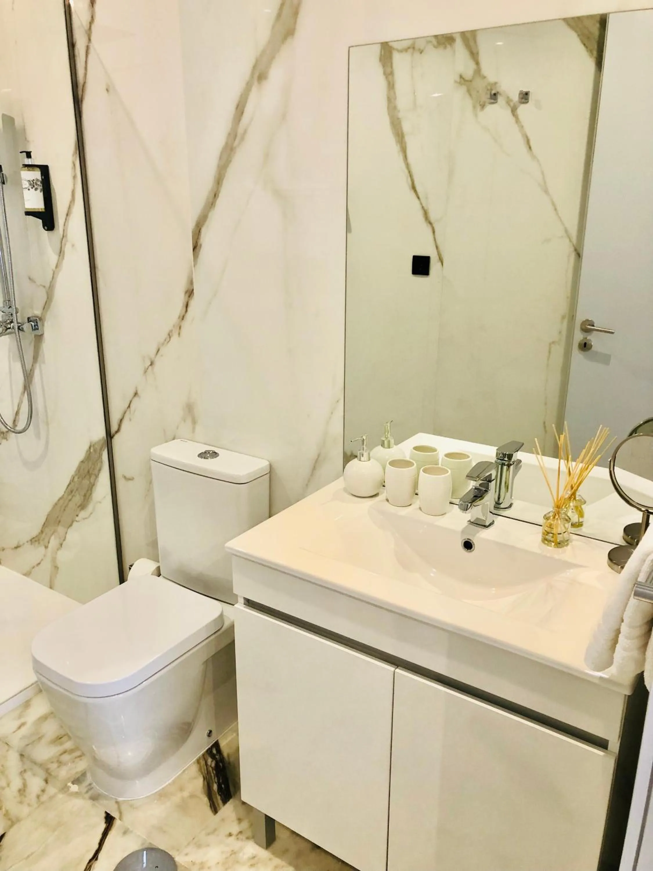 Shower in YOUROPO - Downtown