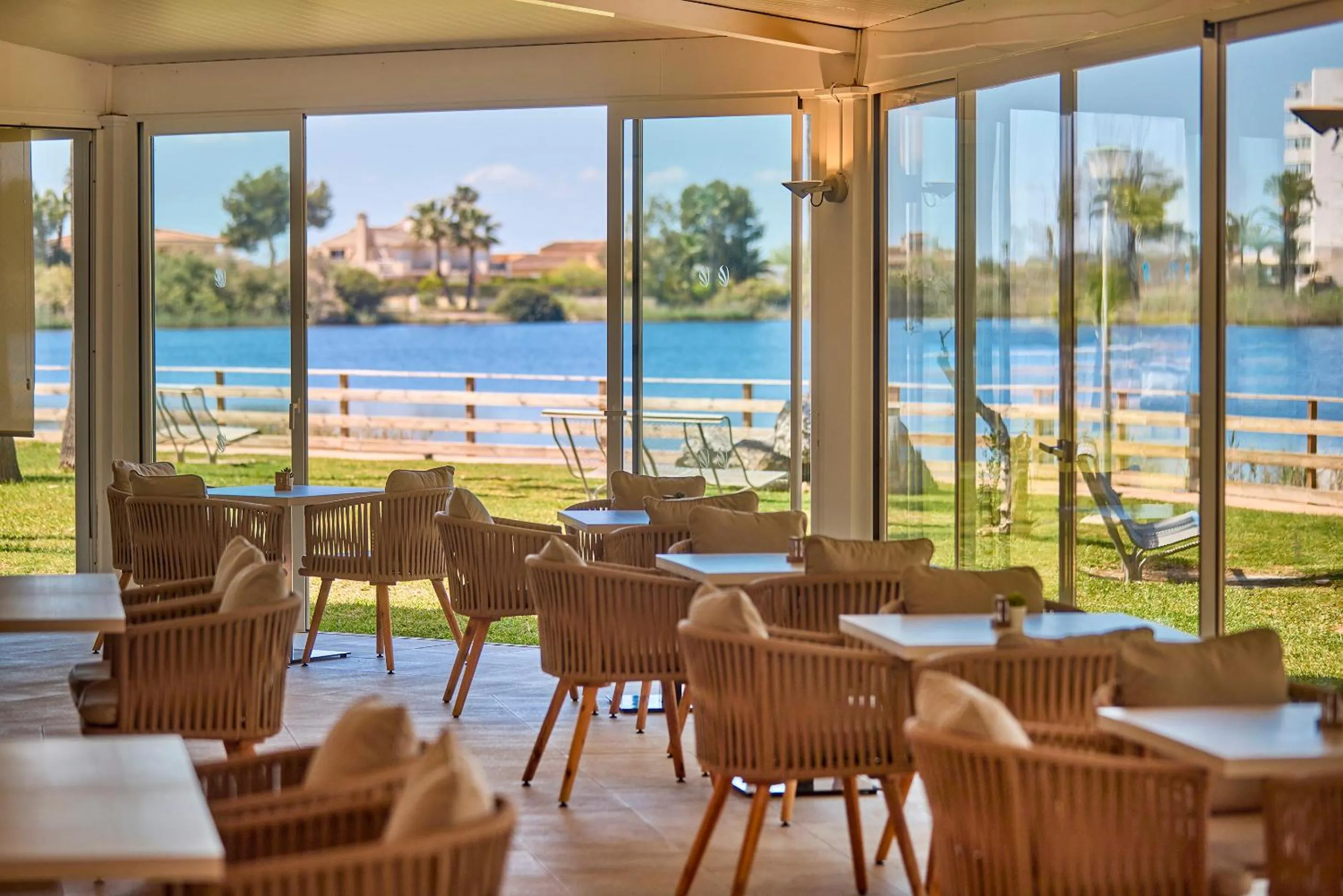 Restaurant/places to eat in Universal Aparthotel Elisa