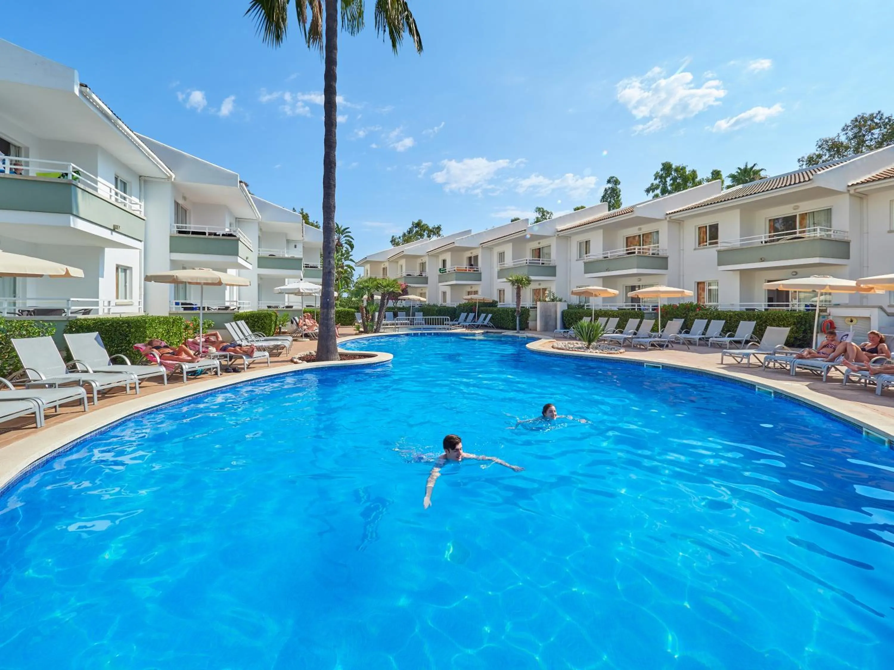 Swimming pool in Universal Aparthotel Elisa