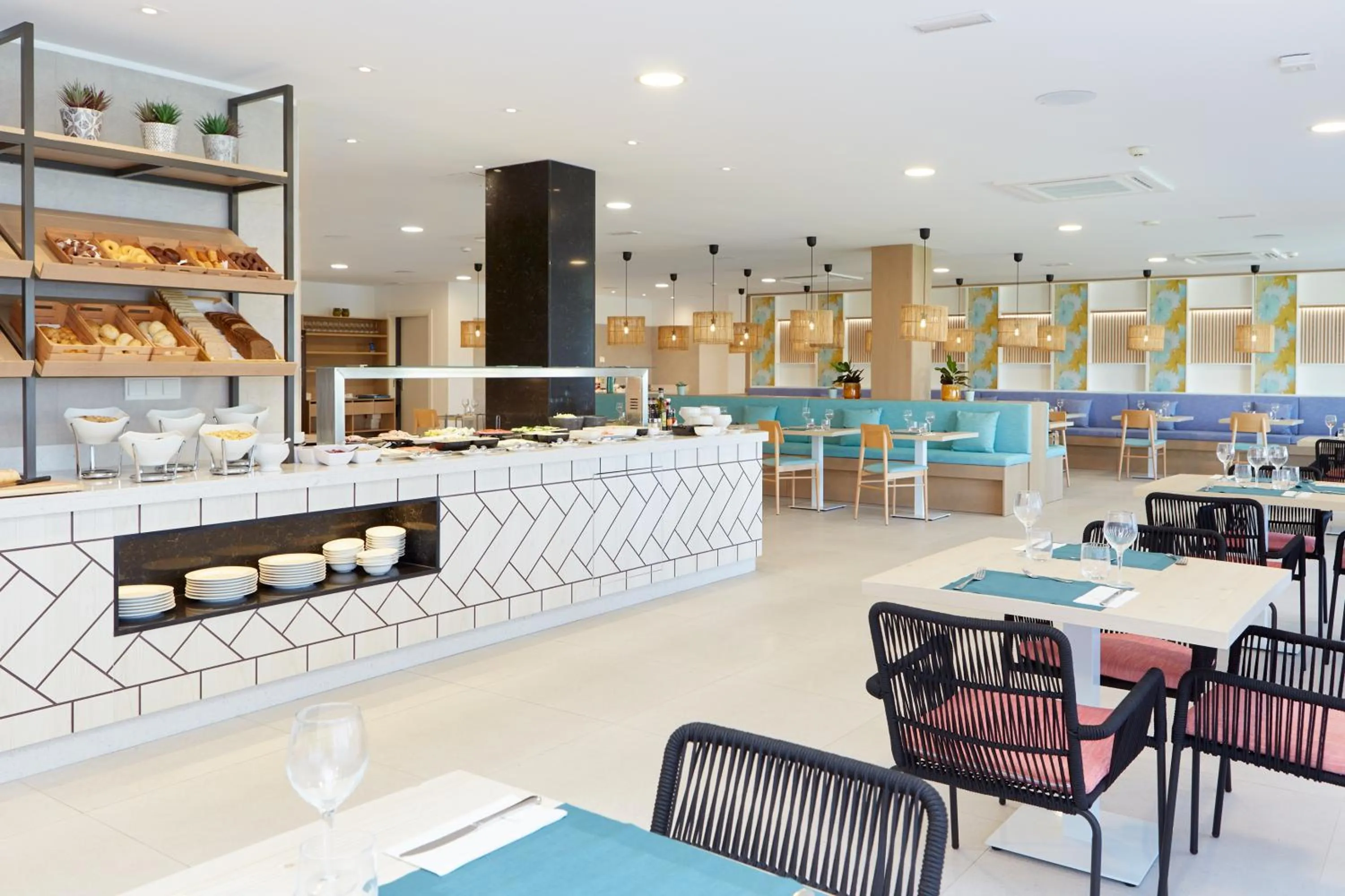 Buffet breakfast in Universal Aparthotel Elisa