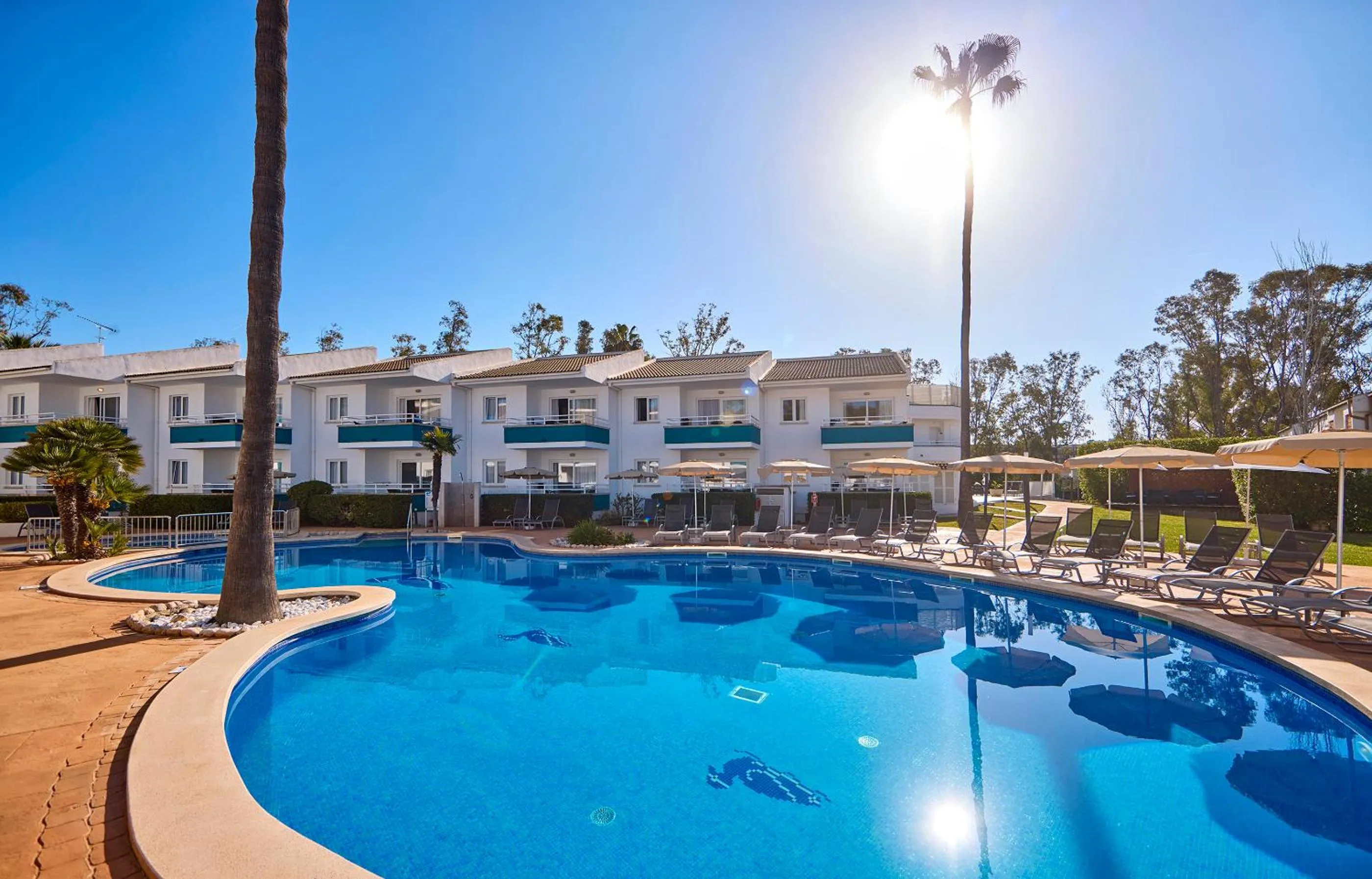 Swimming pool in Universal Aparthotel Elisa