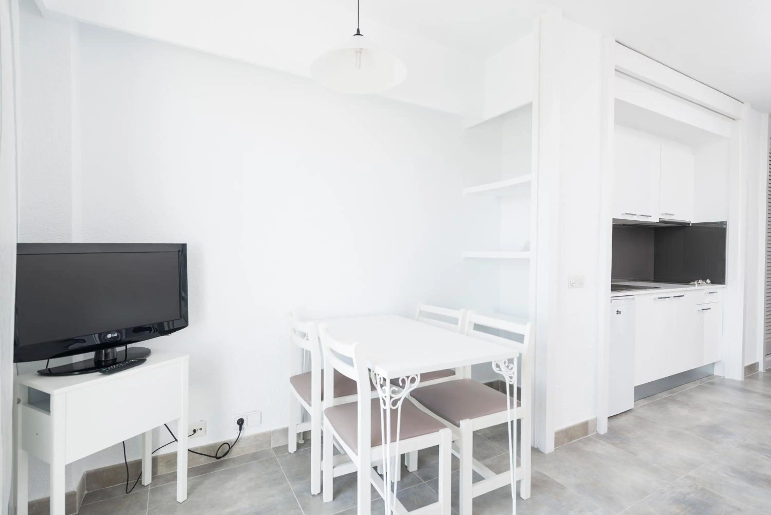Kitchen or kitchenette in Apartamentos Siesta I
