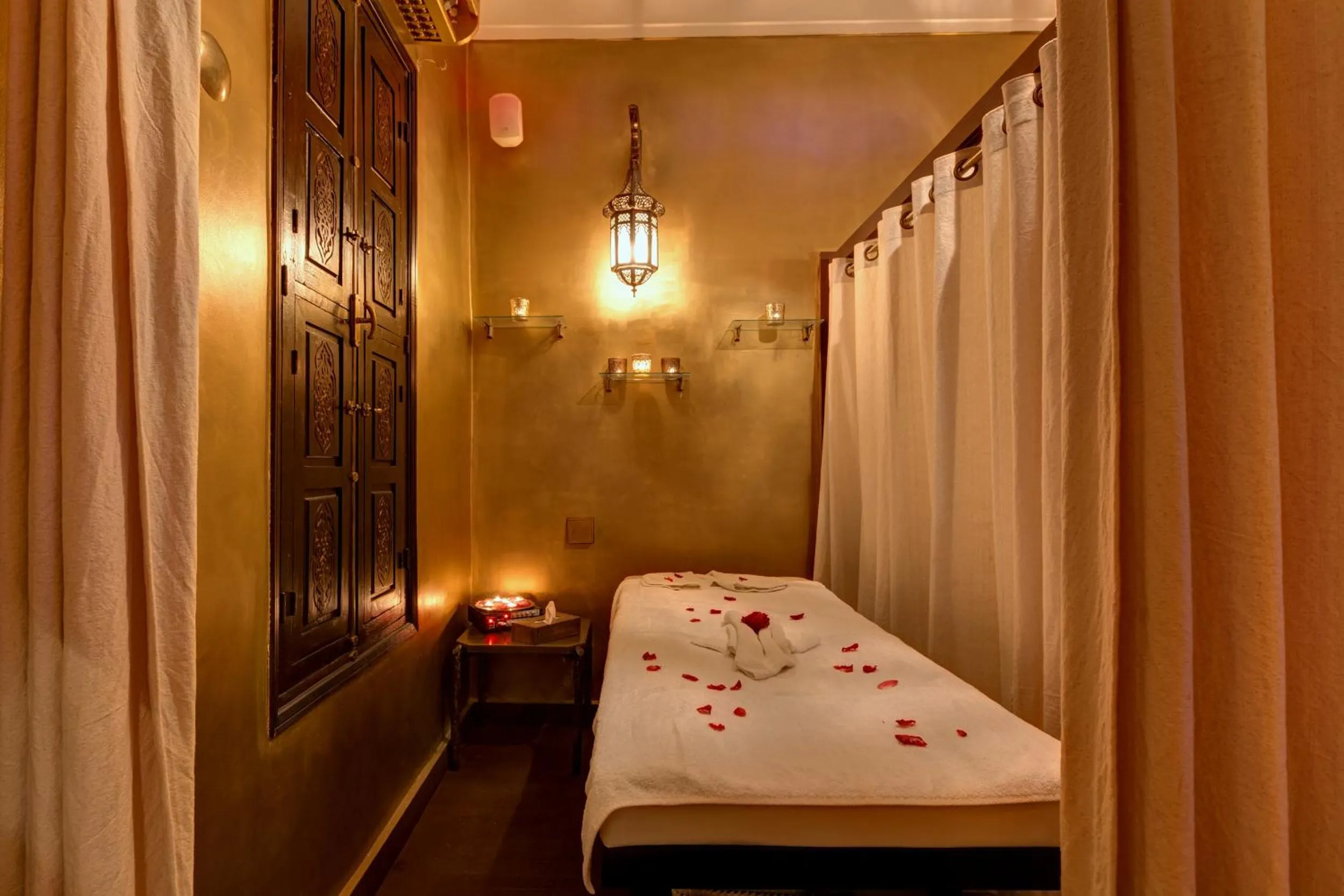 Massage, Bed in Riad Wow