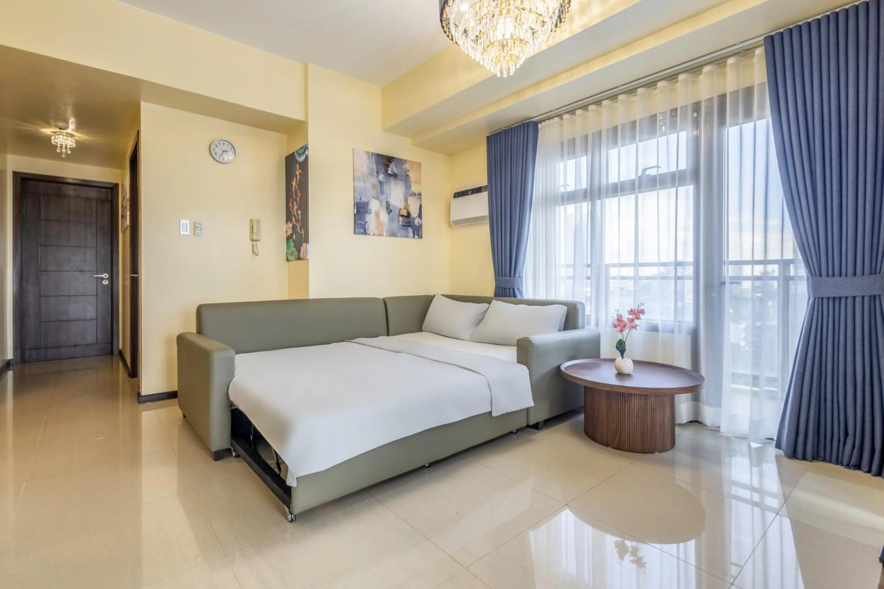 Living room, Bed in The Radiance Manila Bay