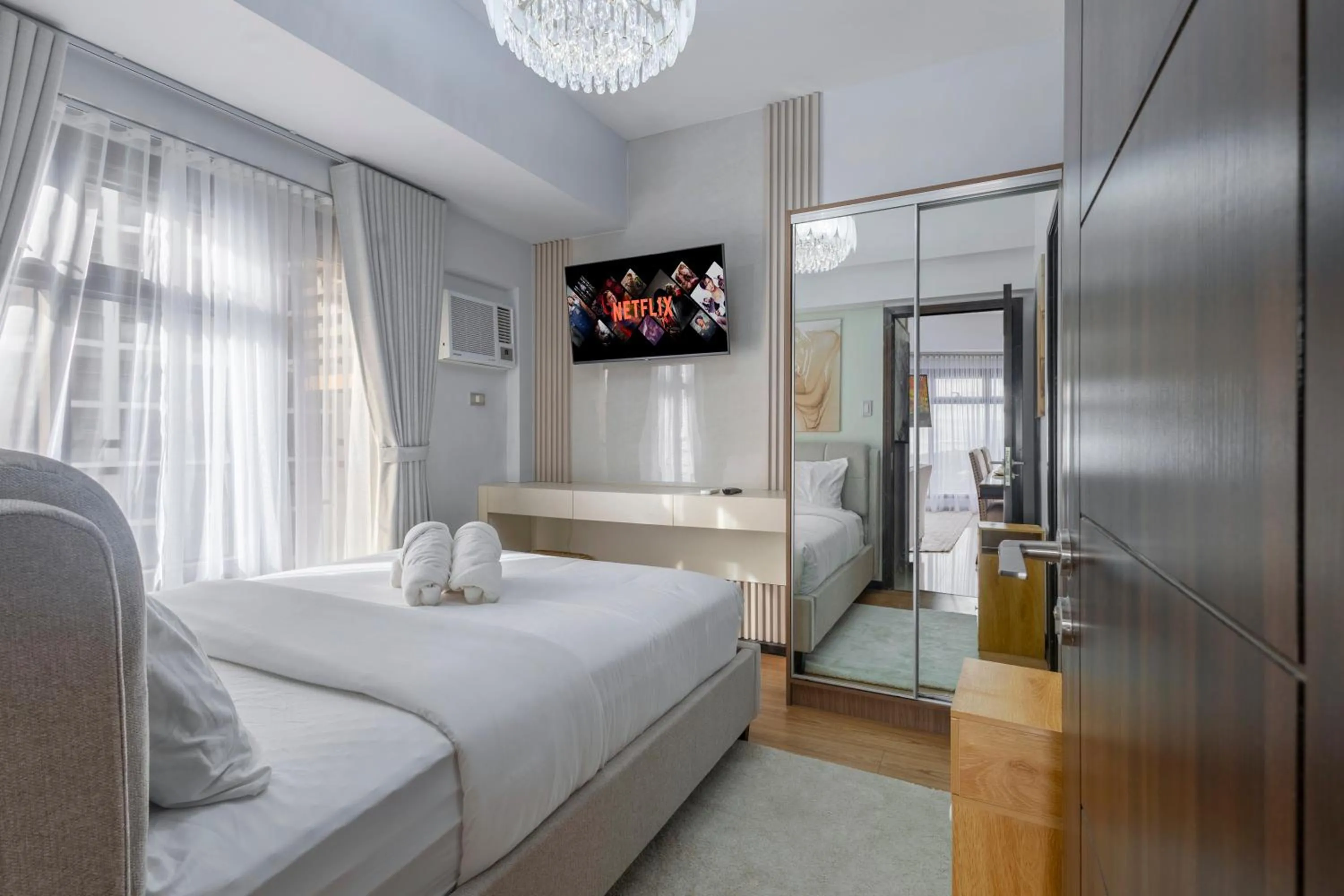 Bedroom, Bed in The Radiance Manila Bay