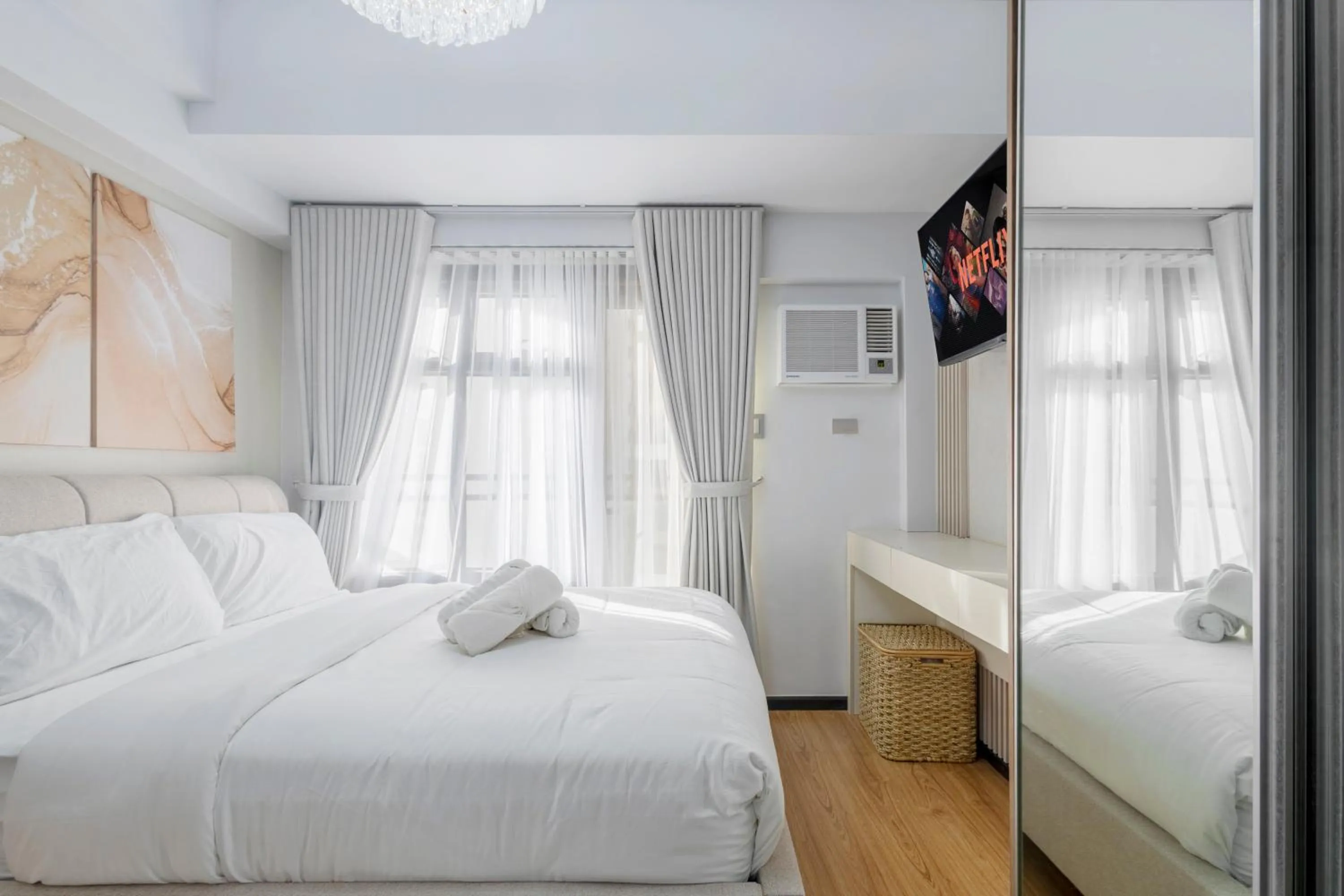 Bedroom, Bed in The Radiance Manila Bay