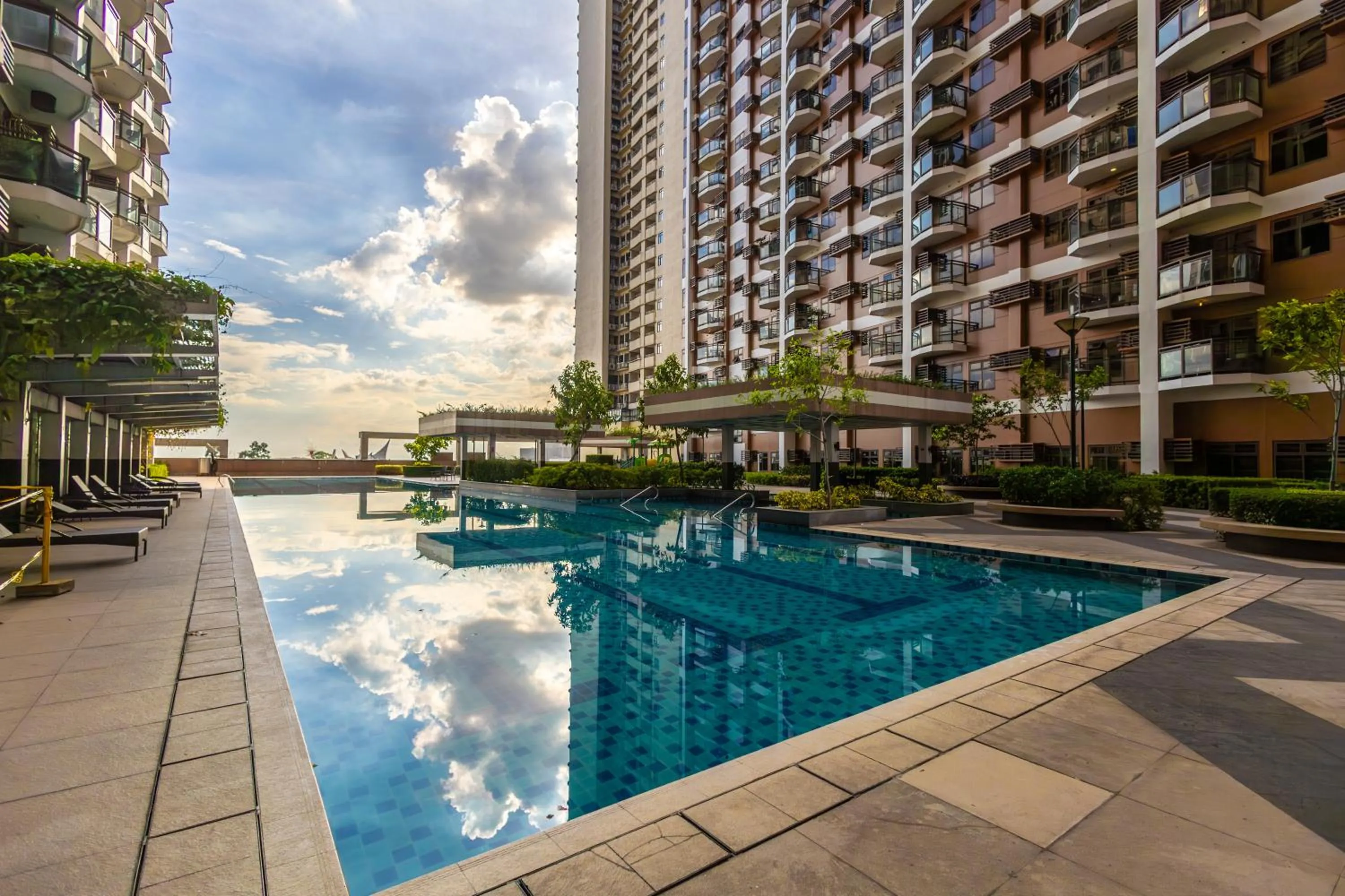 Swimming pool in The Radiance Manila Bay