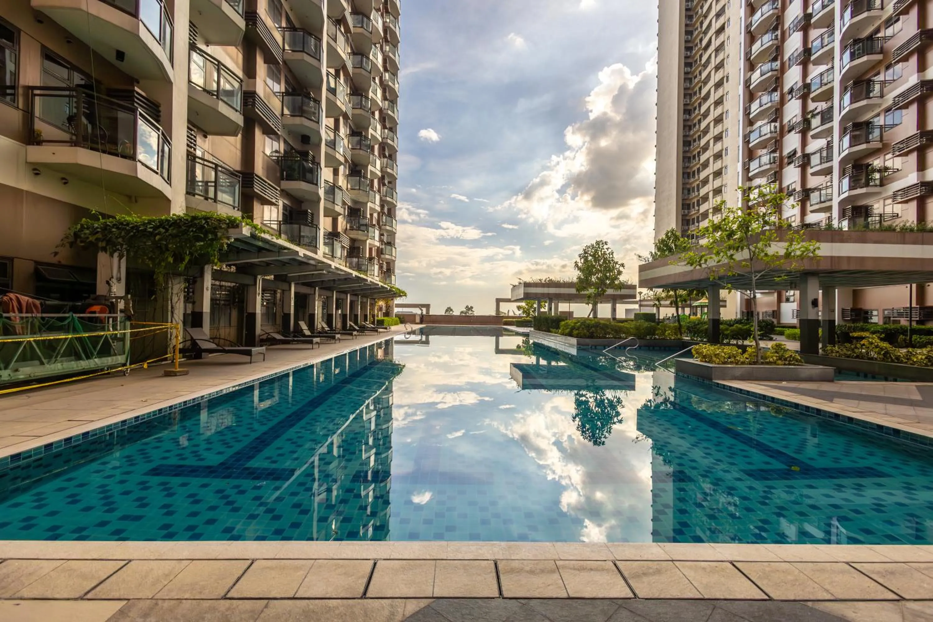 Swimming pool in The Radiance Manila Bay