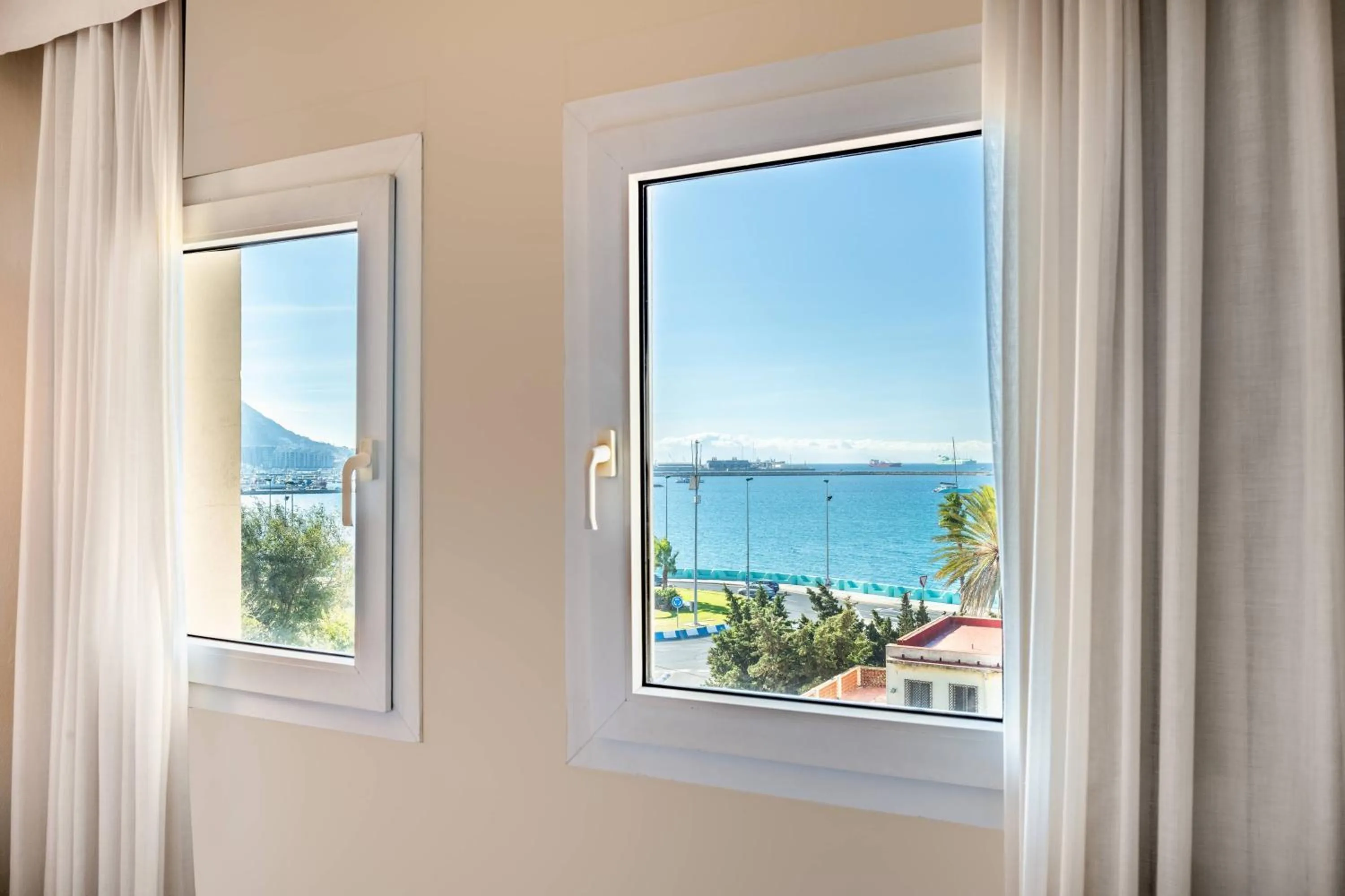 Photo of the whole room in AC Hotel La Línea by Marriott