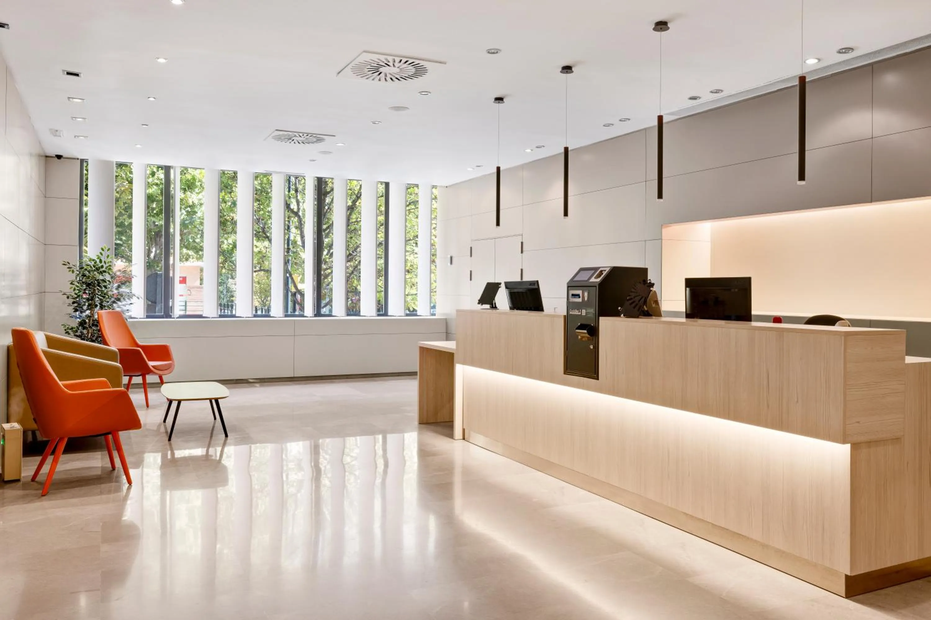 Lobby or reception in B&B HOTEL Zaragoza Los Enlaces Estación