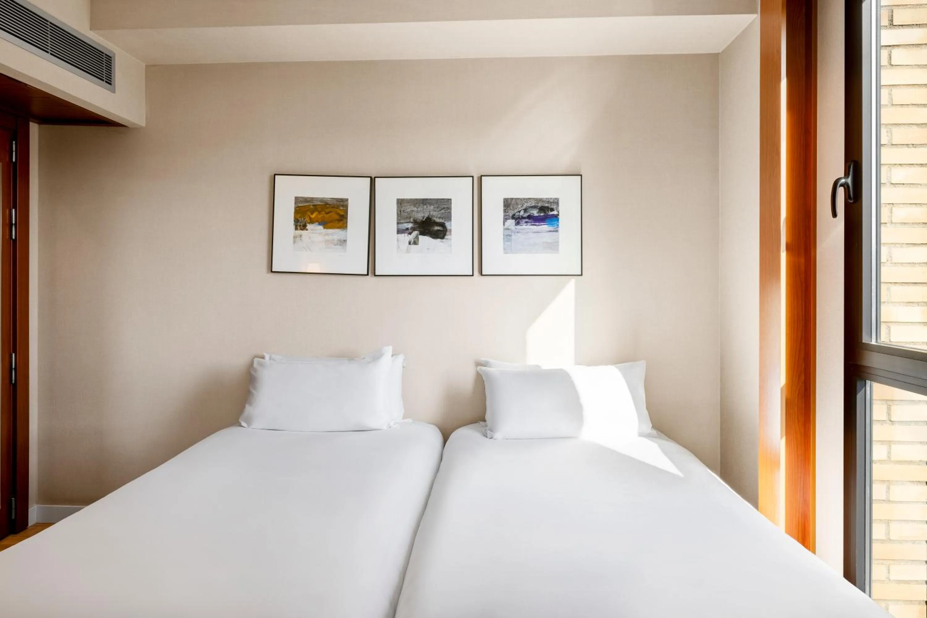 Bedroom, Bed in B&B HOTEL Zaragoza Los Enlaces Estación