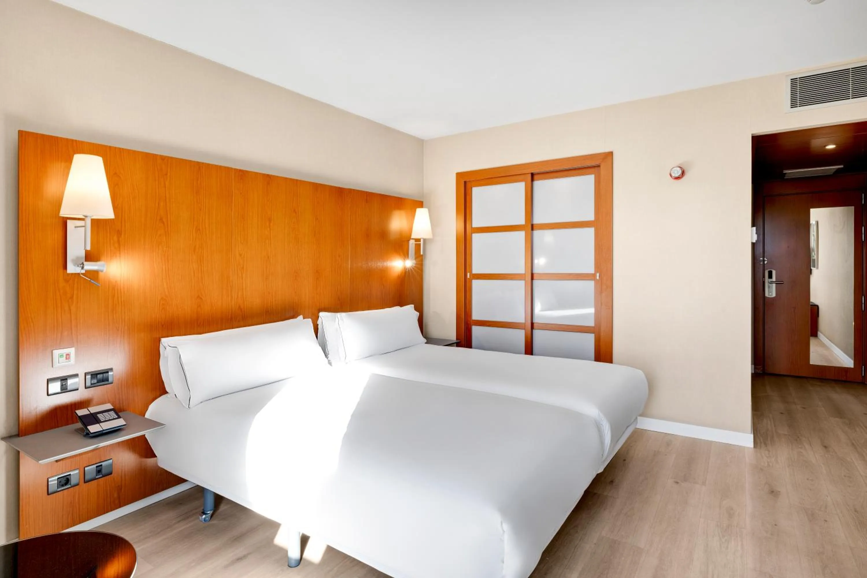 Bedroom, Bed in B&B HOTEL Zaragoza Los Enlaces Estación