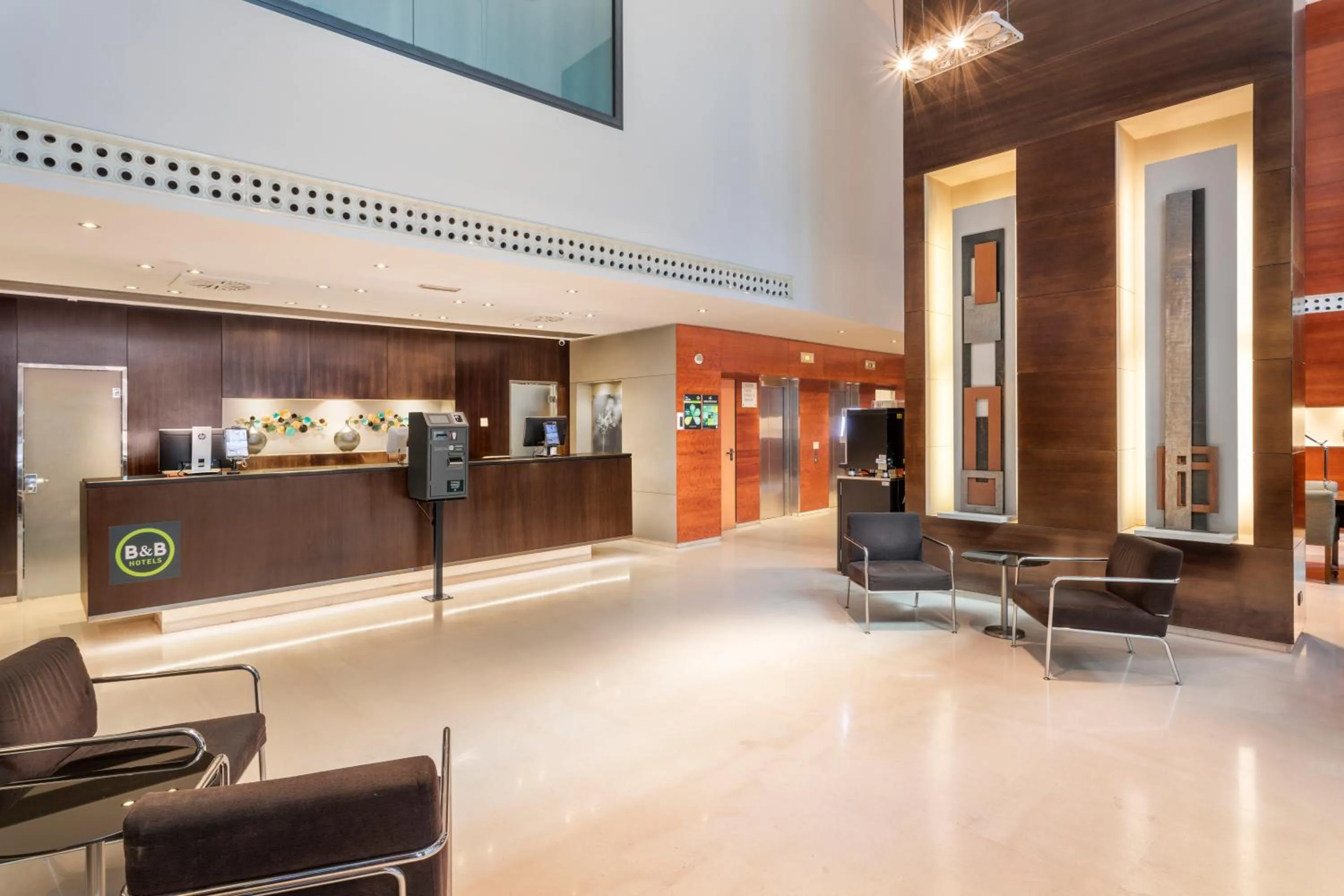 Lobby or reception in B&B HOTEL Ciudad de Lleida