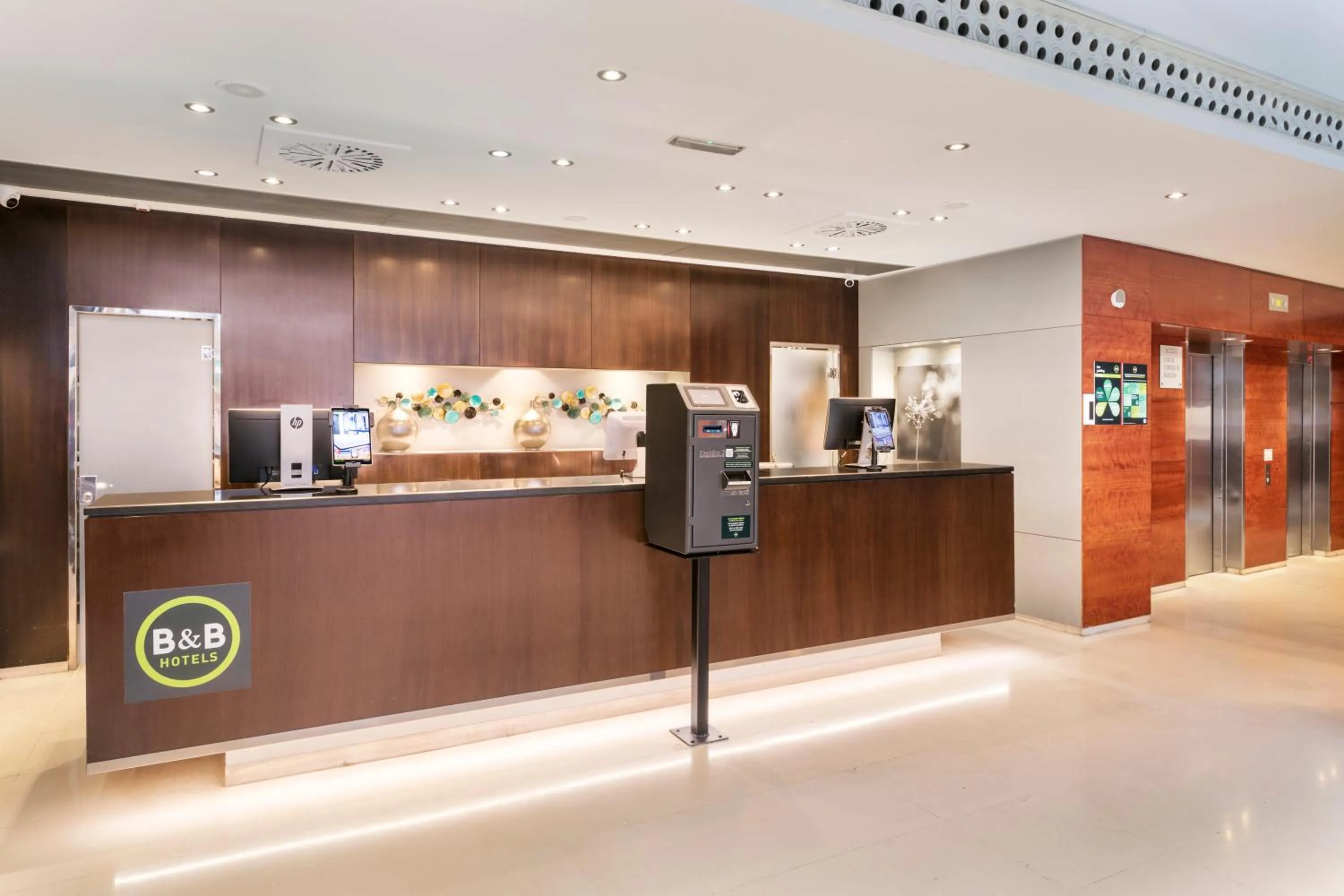 Lobby or reception in B&B HOTEL Ciudad de Lleida