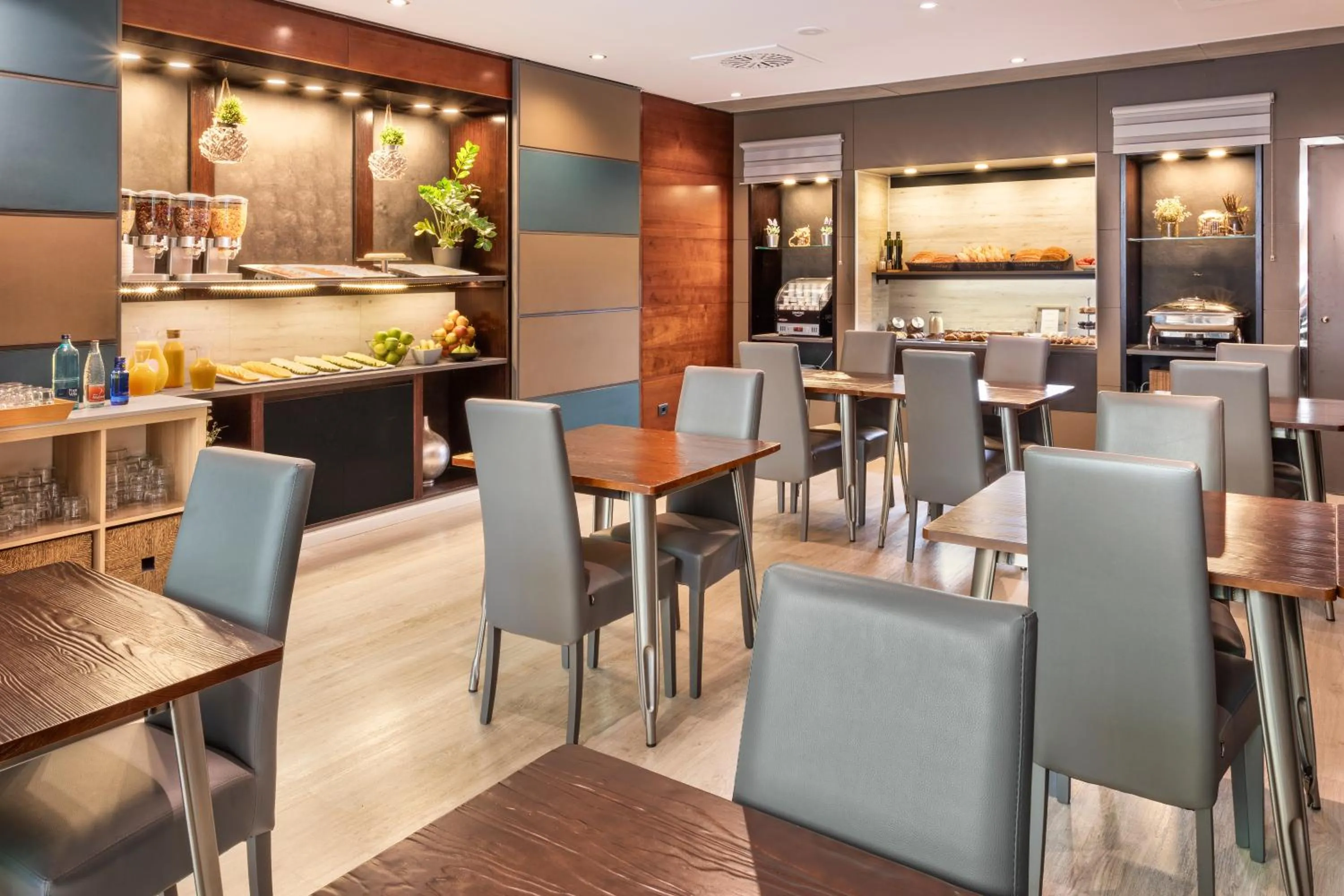 Restaurant/places to eat in B&B HOTEL Ciudad de Lleida