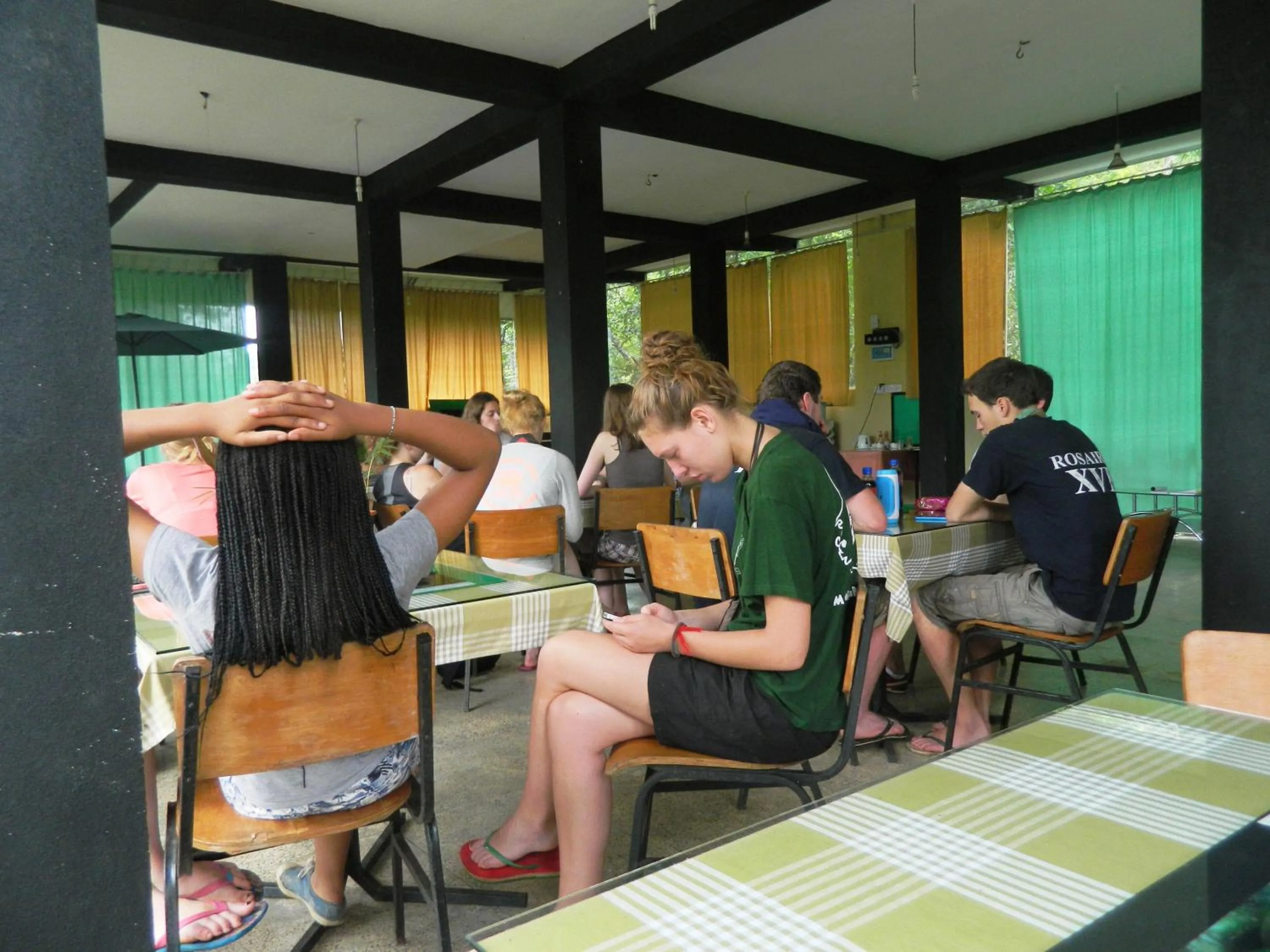 Restaurant/places to eat in Birds Paradise Hotel