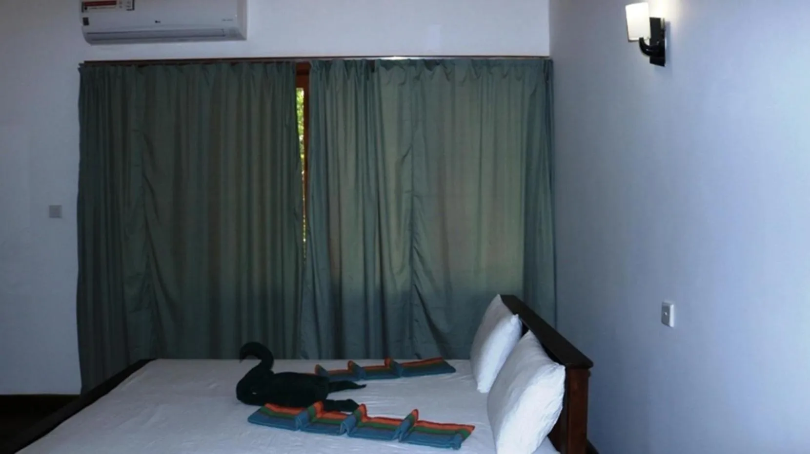 Bed in Birds Paradise Hotel