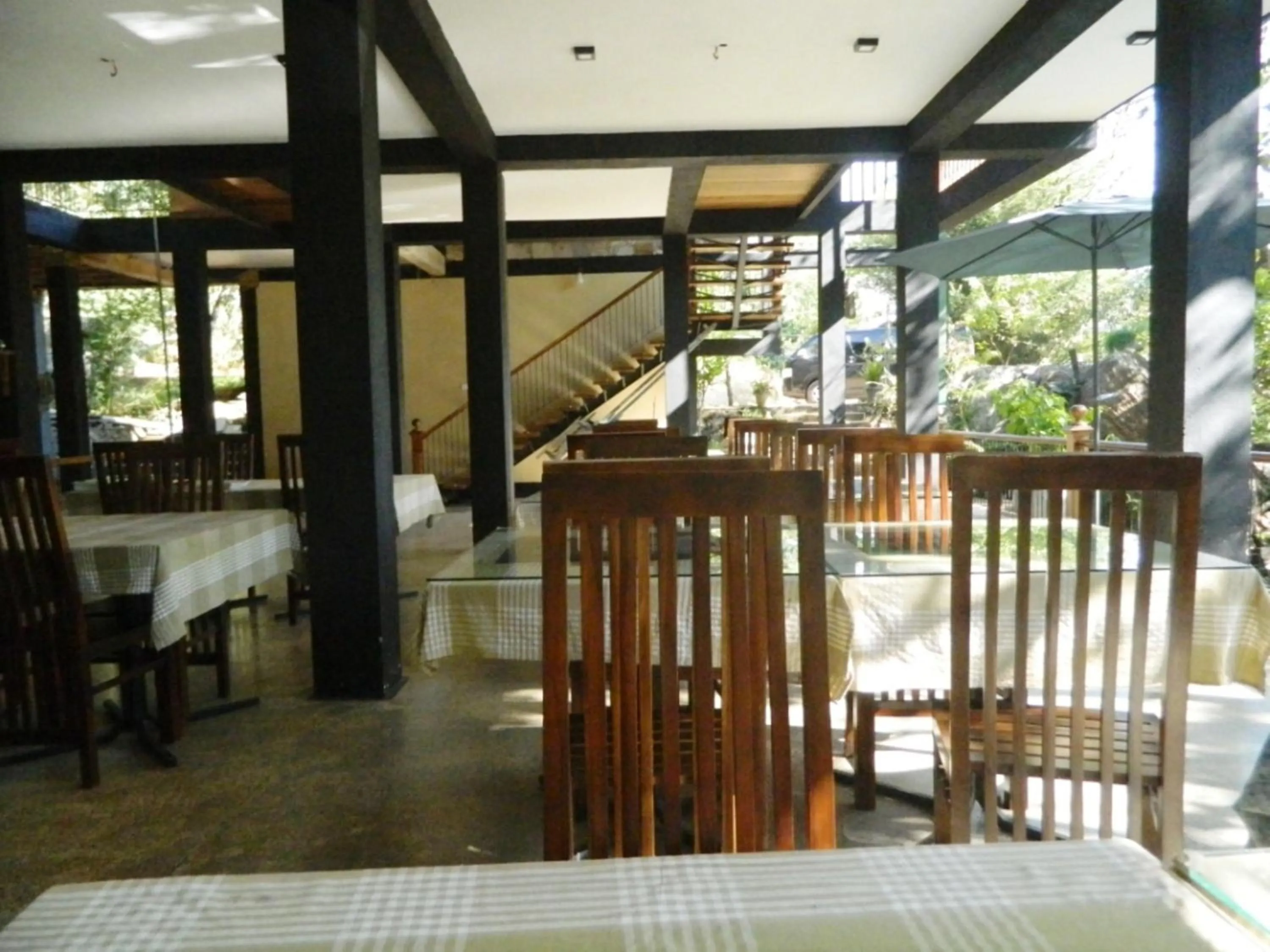 Restaurant/places to eat in Birds Paradise Hotel