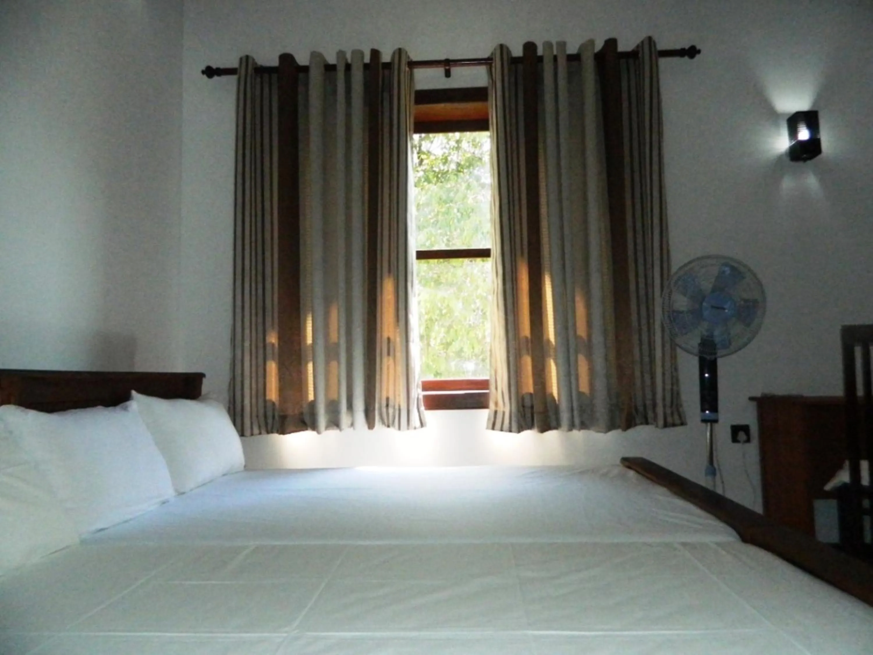 Bedroom, Bed in Birds Paradise Hotel