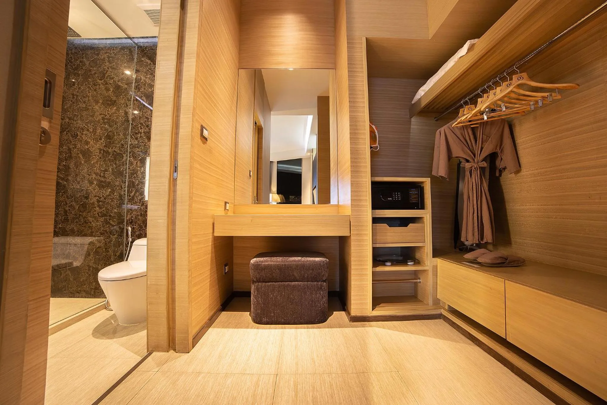 Graceland Bangkok by Grace Hotel - SHA Extra Plus