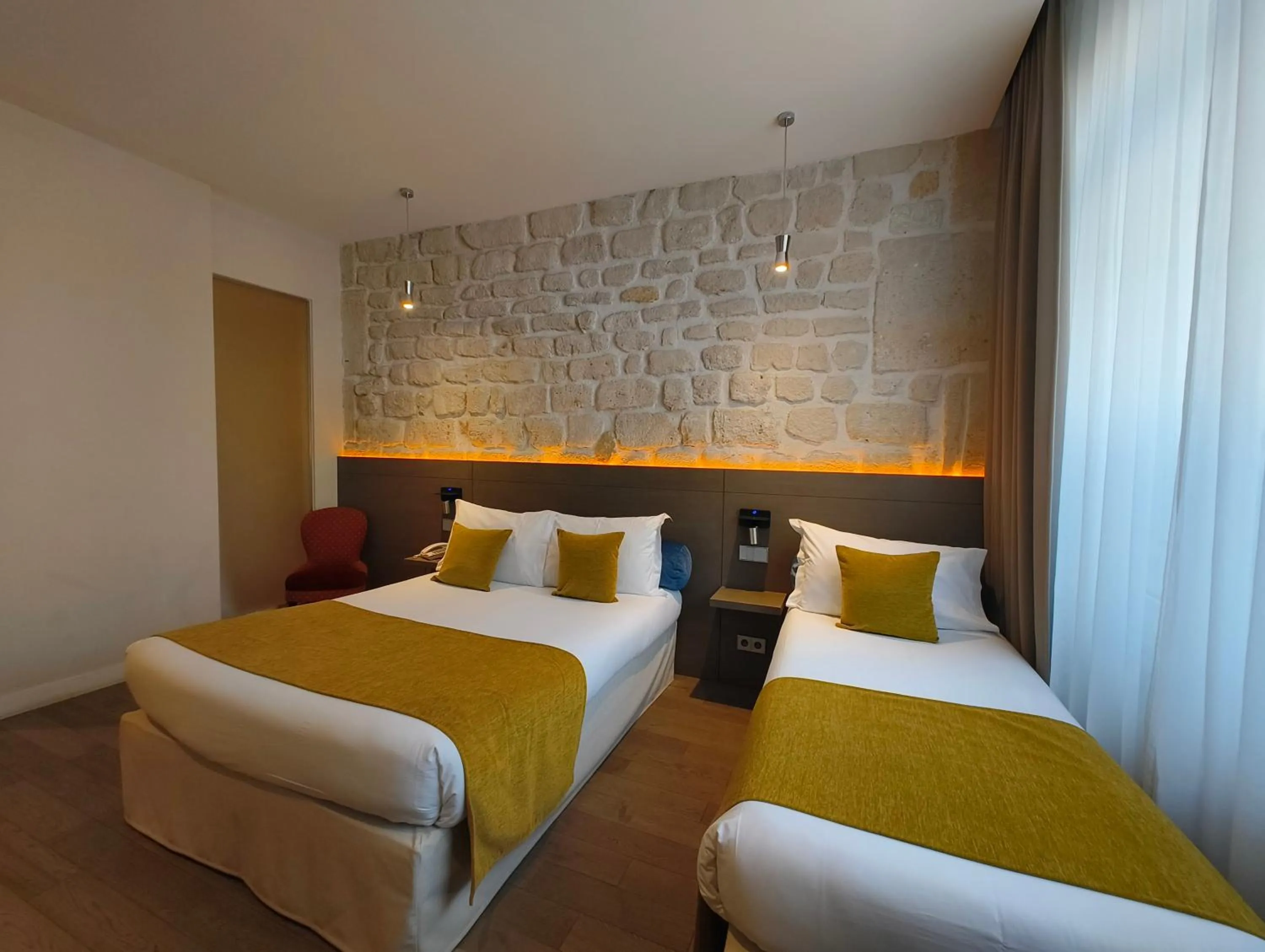 Bed in Familia Hotel