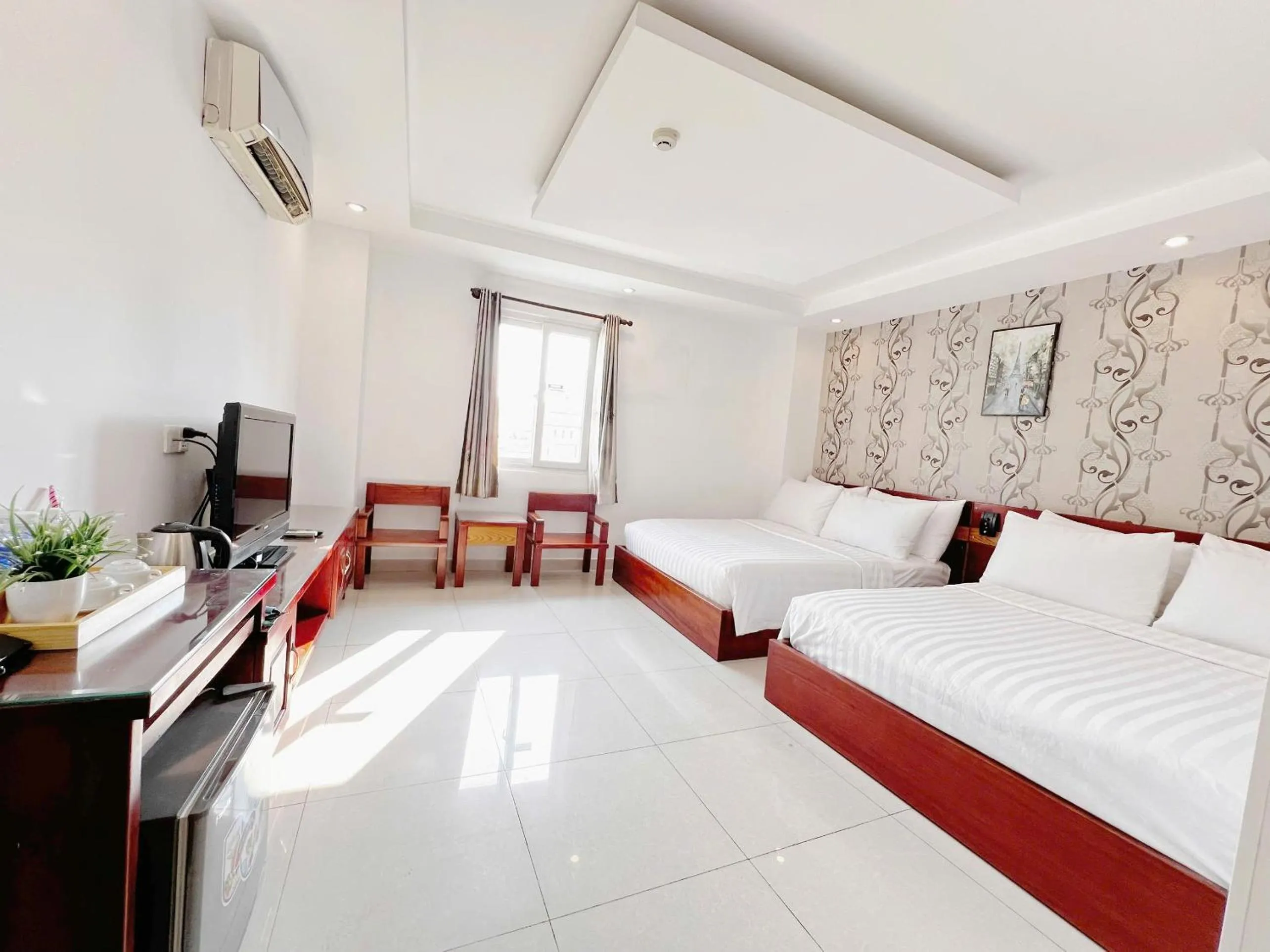 air conditioner, Bed in SaiGon Europe Hotel