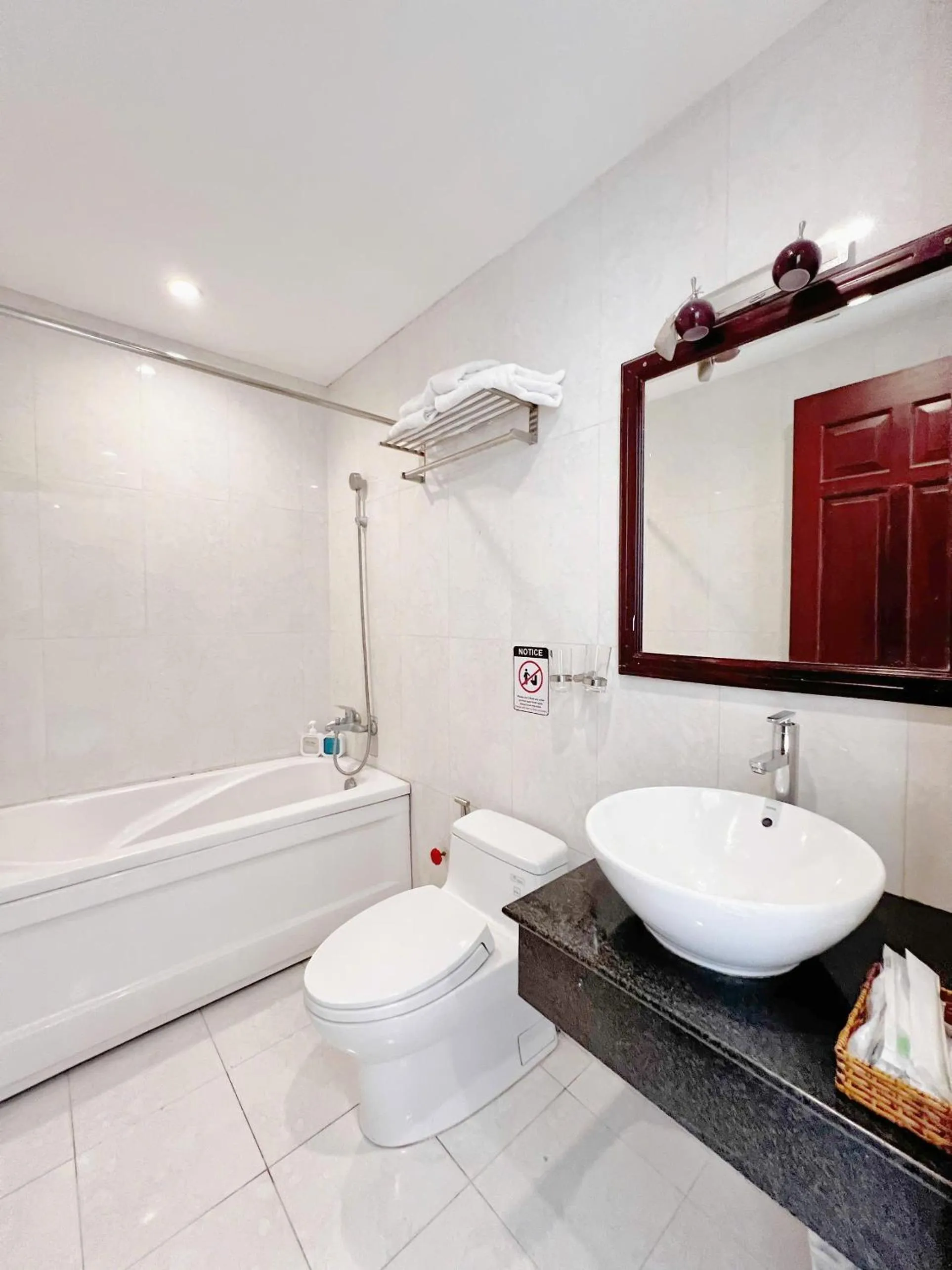 Bath in SaiGon Europe Hotel