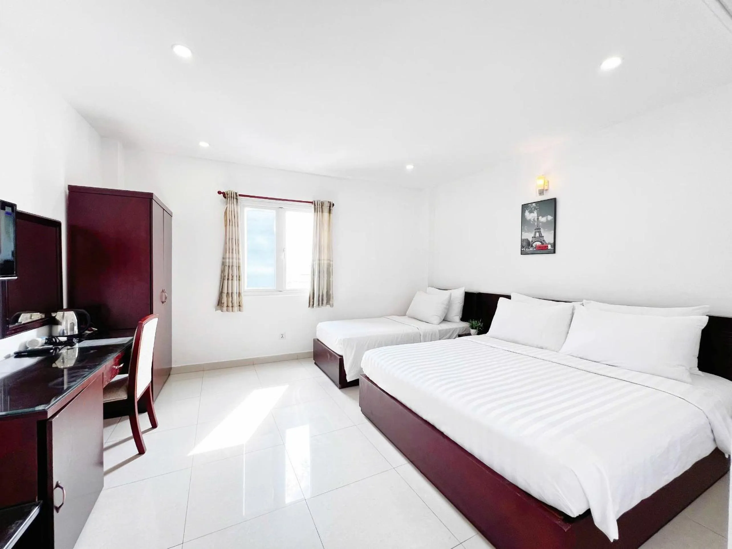 Bedroom, Bed in SaiGon Europe Hotel