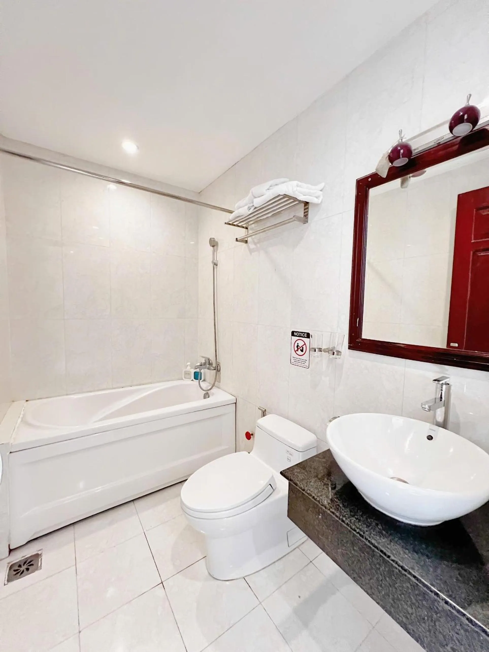 Bathroom in SaiGon Europe Hotel