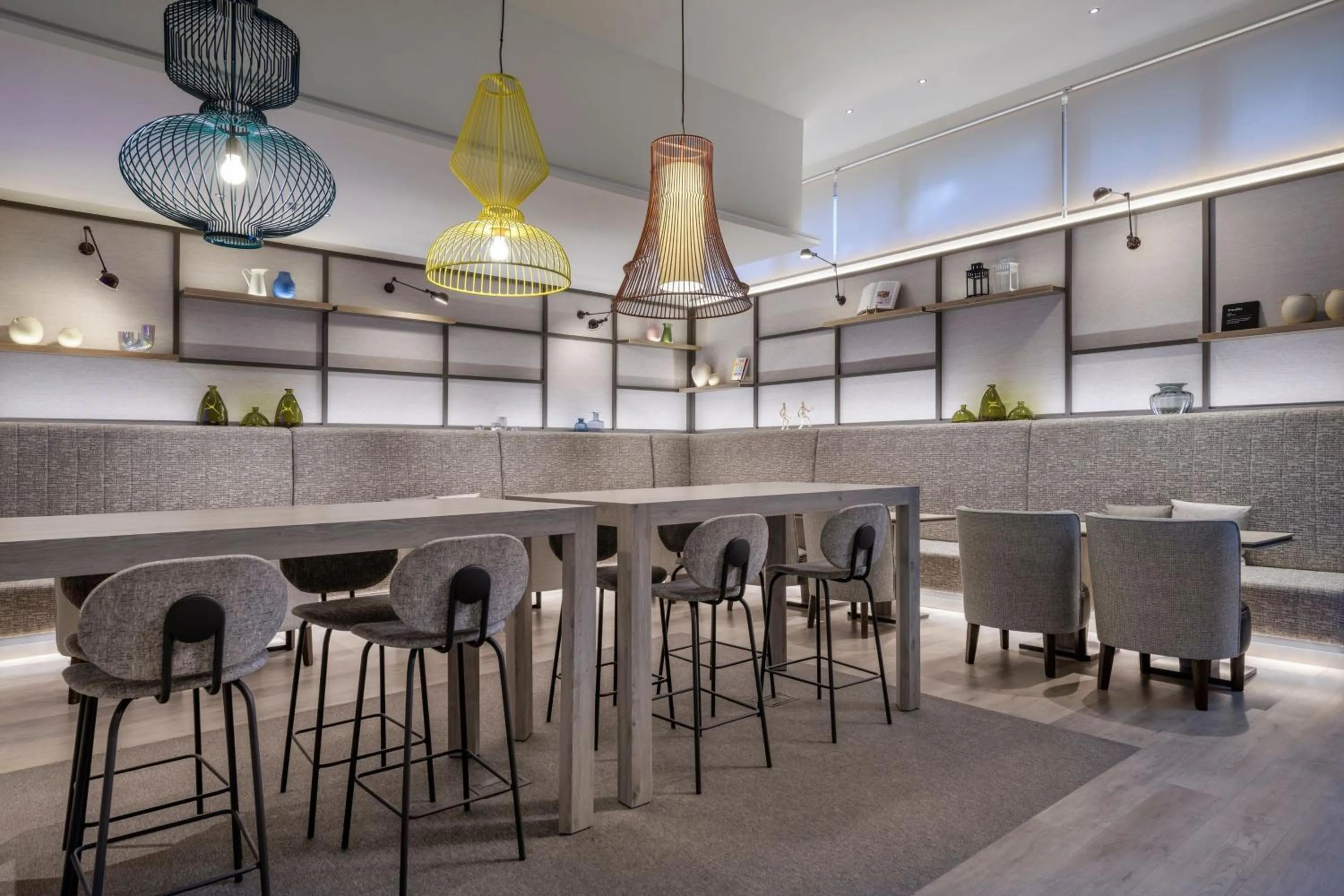 Lounge or bar in AC Hotel Som by Marriott