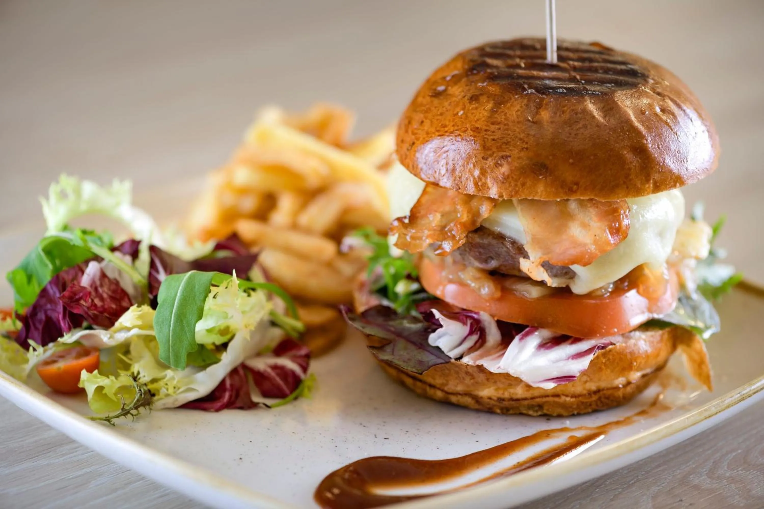 Restaurant/places to eat in AC Hotel Som by Marriott