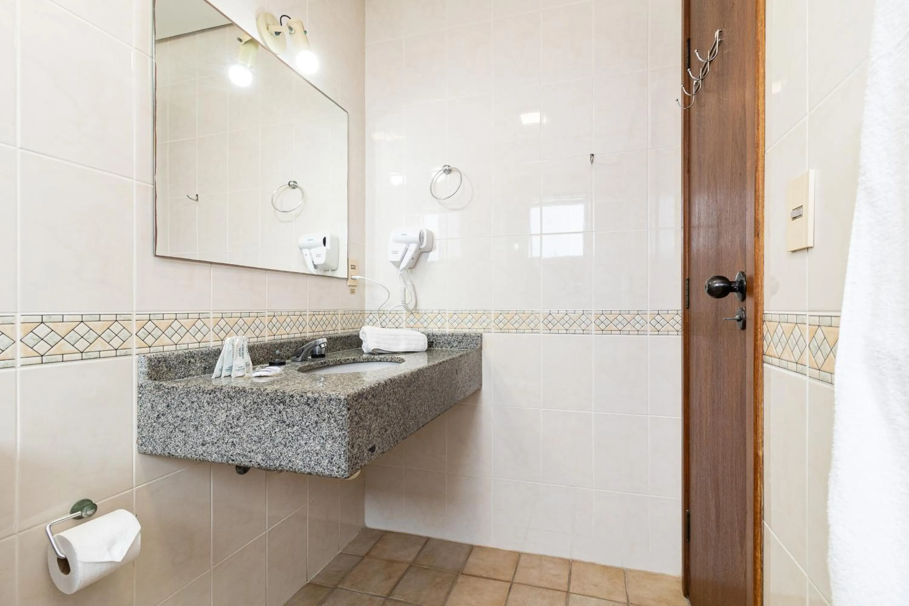 Bathroom in Gaivotas Praia Hotel