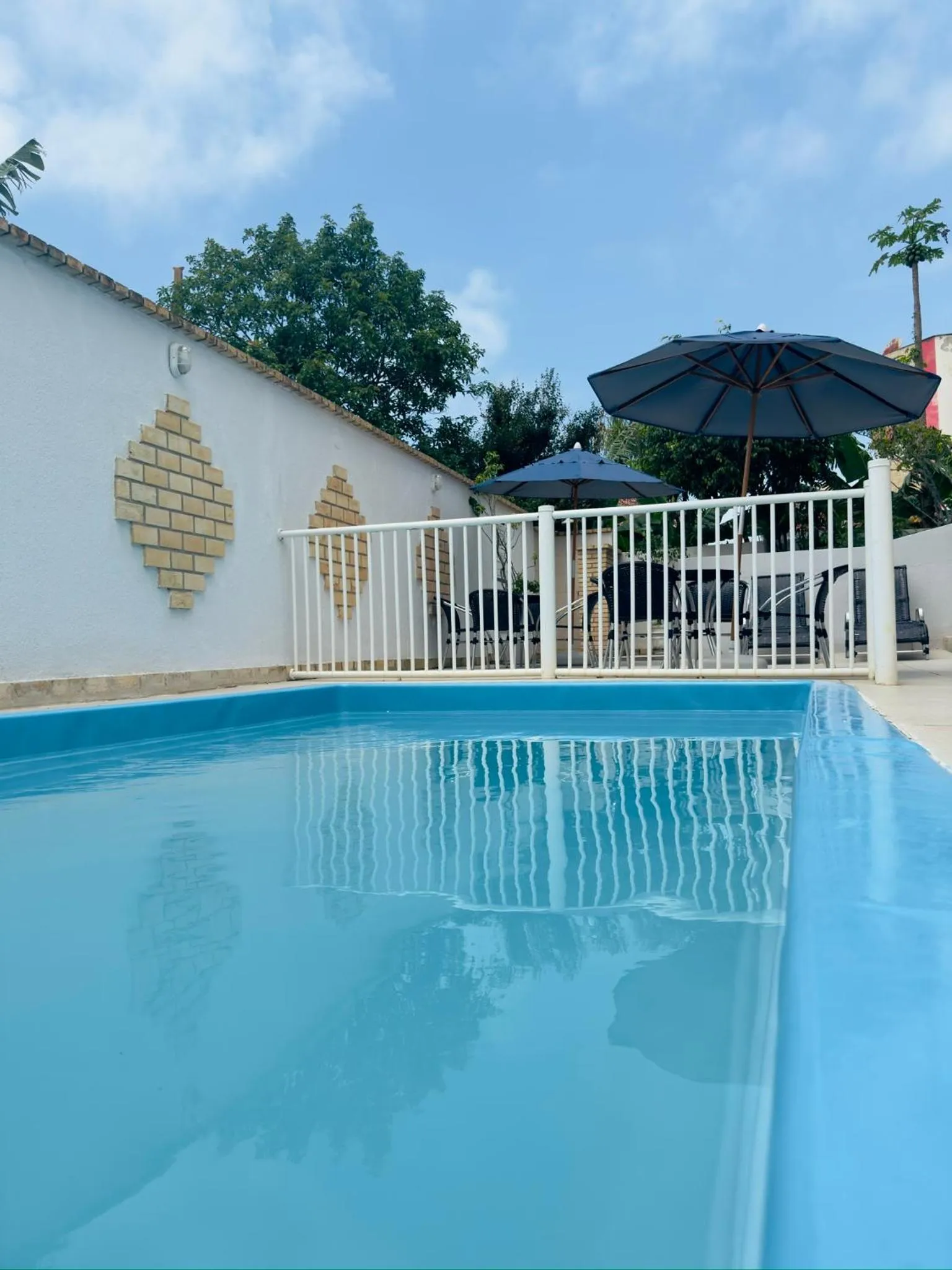 Swimming pool in Gaivotas Praia Hotel