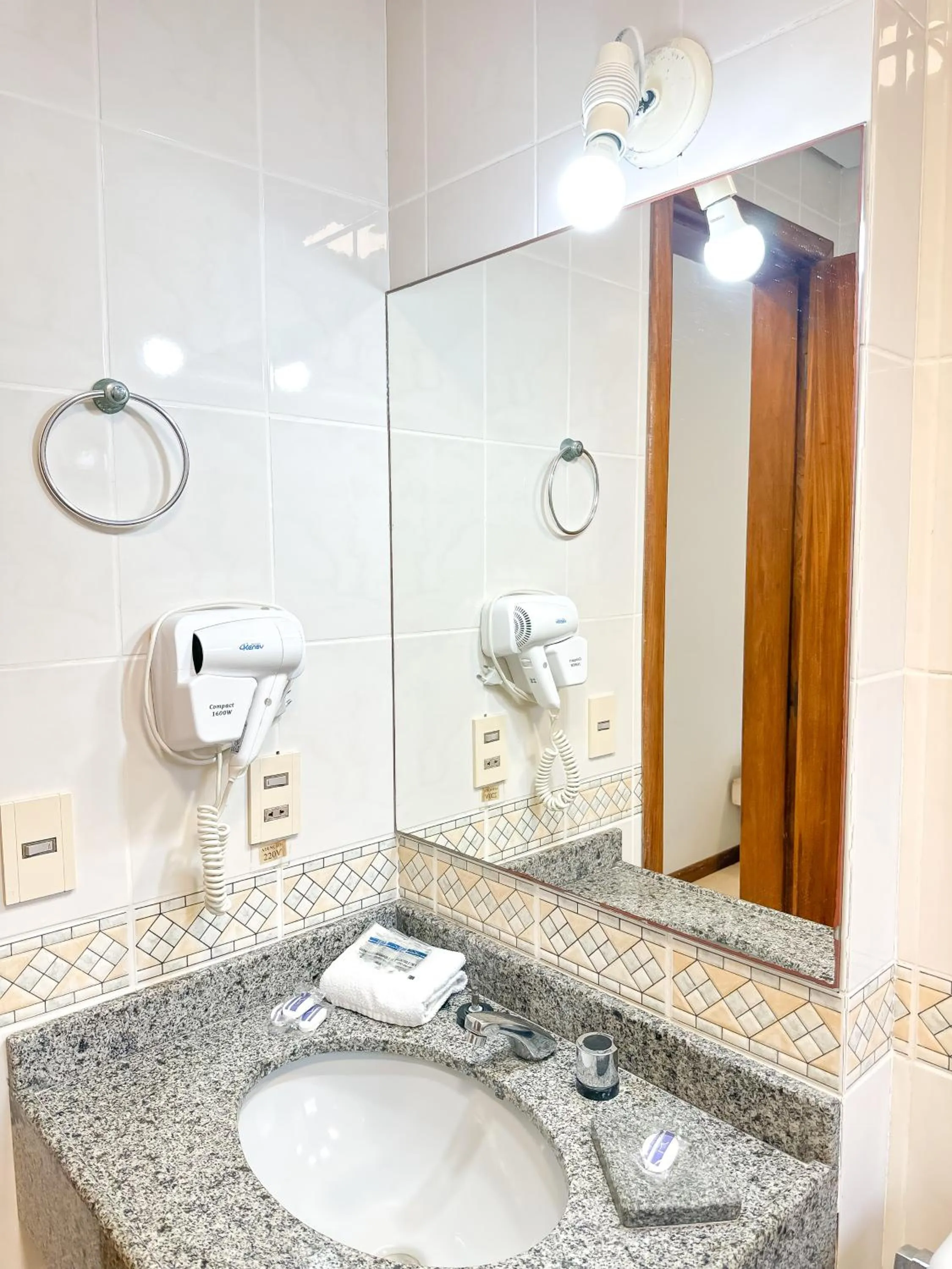 Bathroom in Gaivotas Praia Hotel