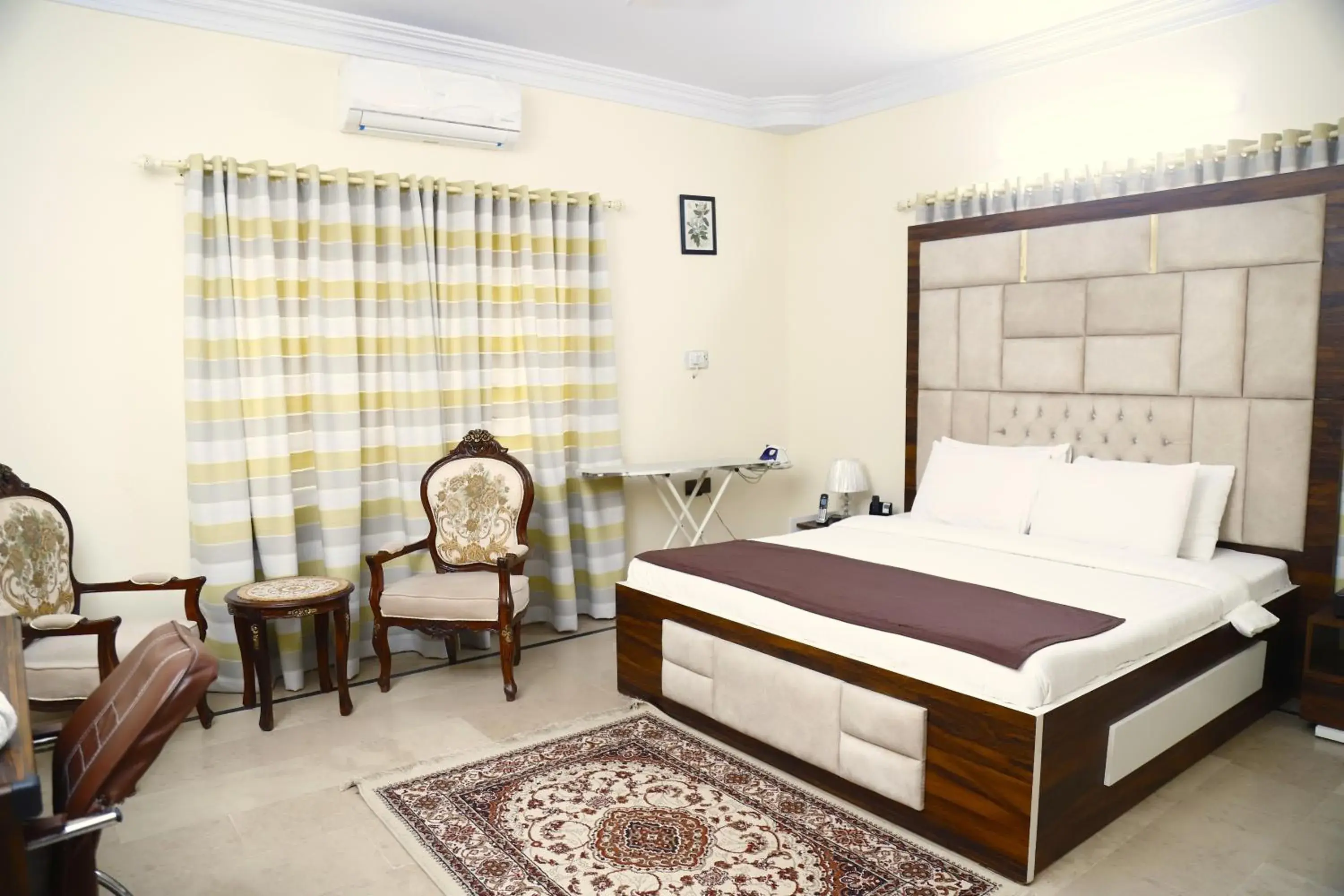 Superior Double Room in Waypoint Hotel Superior Double Room in Waypoint Hotel