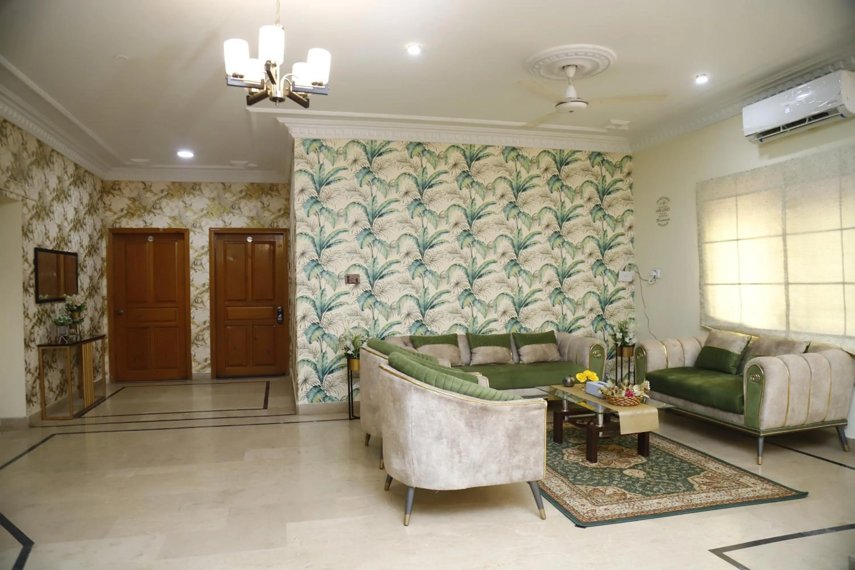 Living room in Waypoint Hotel