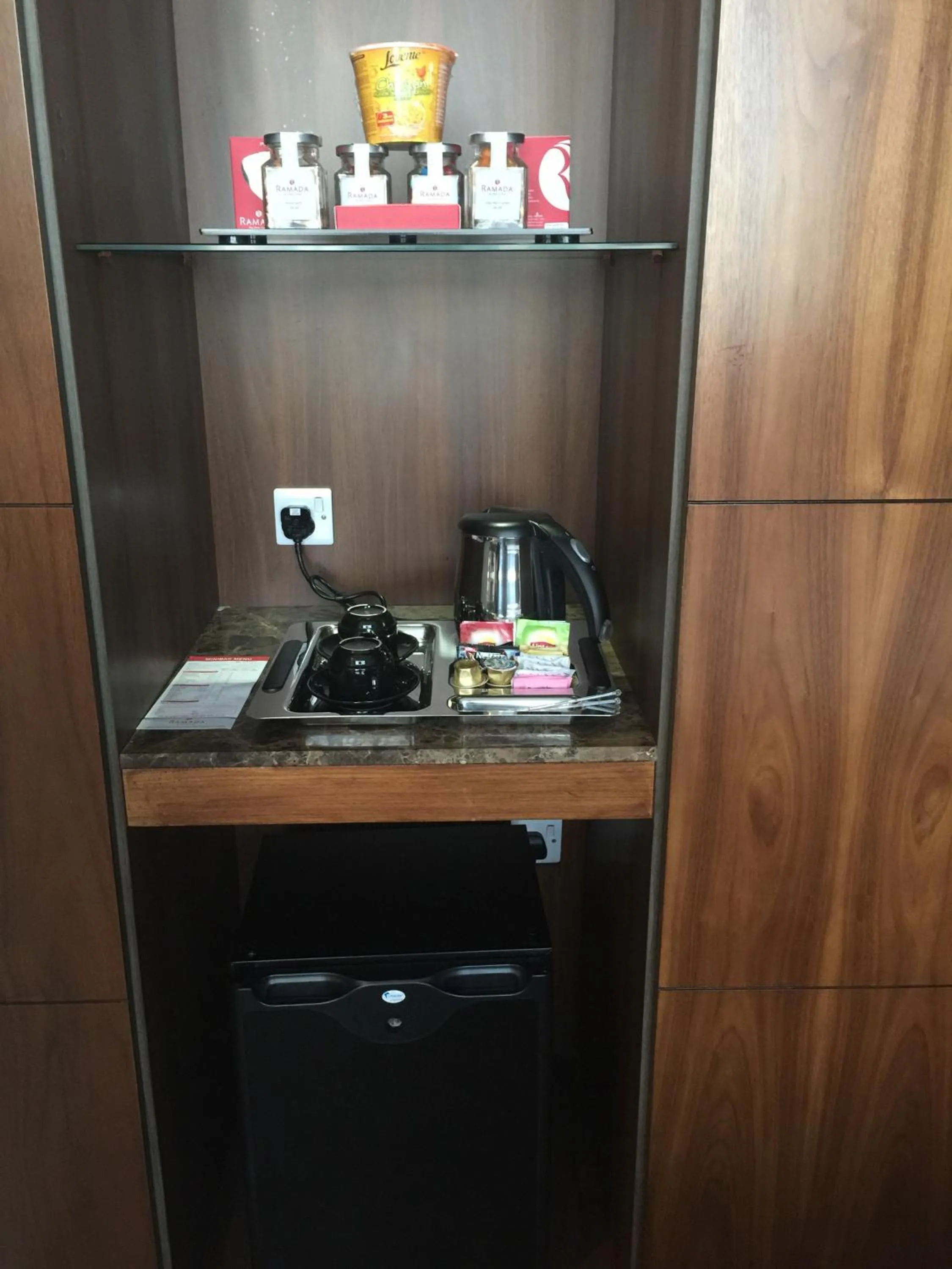Coffee/tea facilities in Ramada Abu Dhabi Corniche