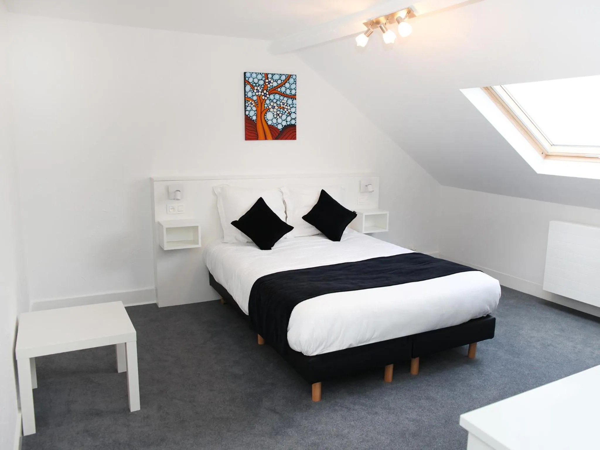 Bed in Hotel Satellite